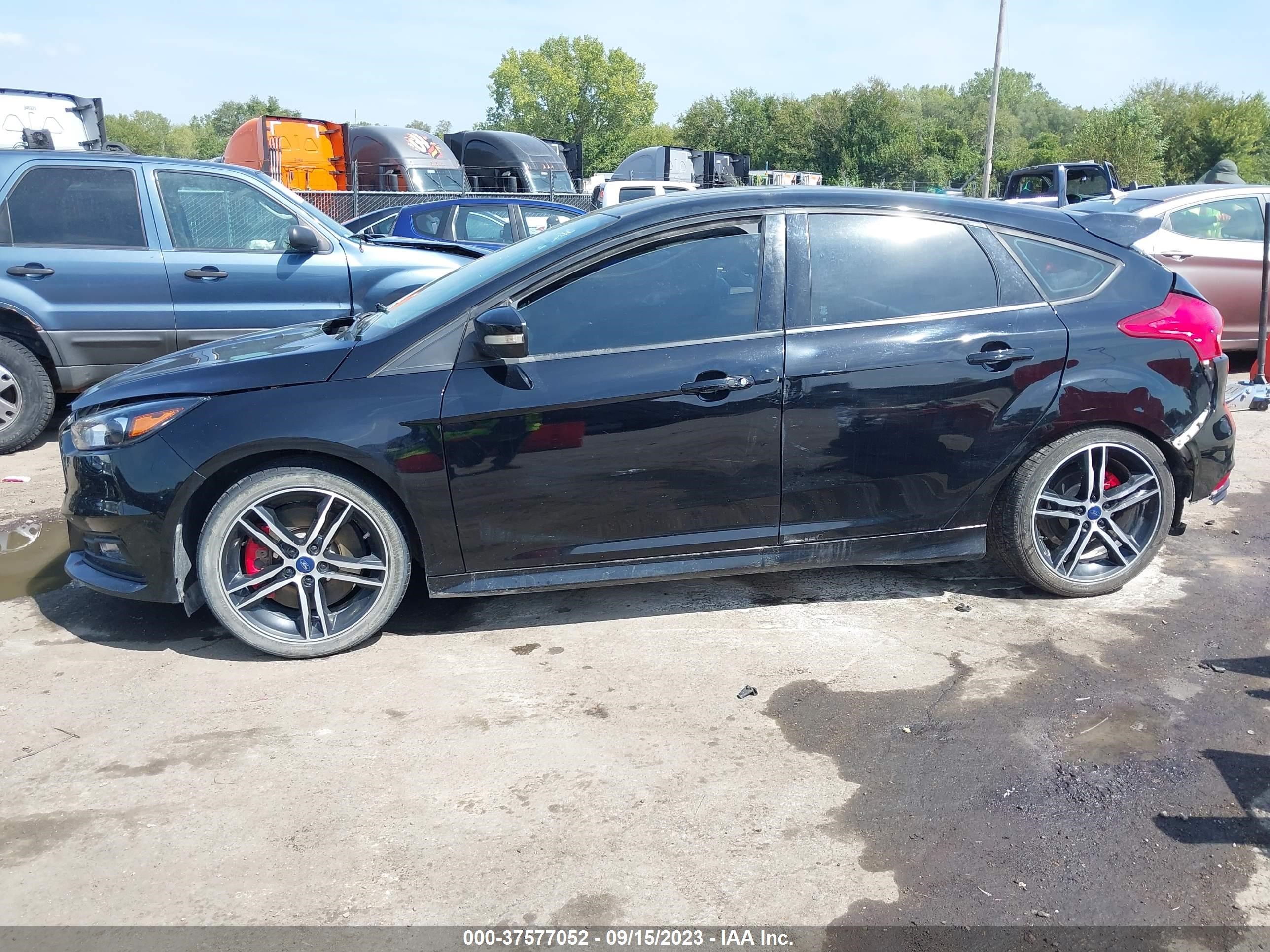 Photo 13 VIN: 1FADP3L9XJL259867 - FORD FOCUS ST 