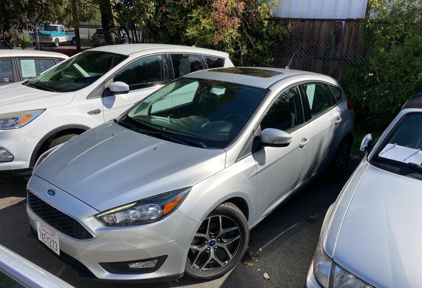 Photo 1 VIN: 1FADP3M21HL225070 - FORD FOCUS SEL 