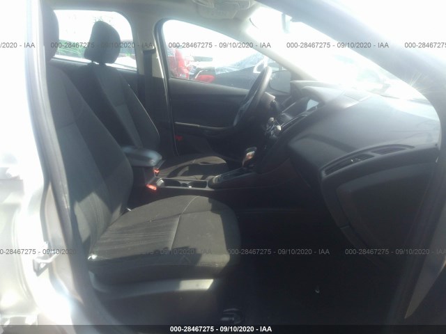 Photo 4 VIN: 1FADP3M24HL226133 - FORD FOCUS 