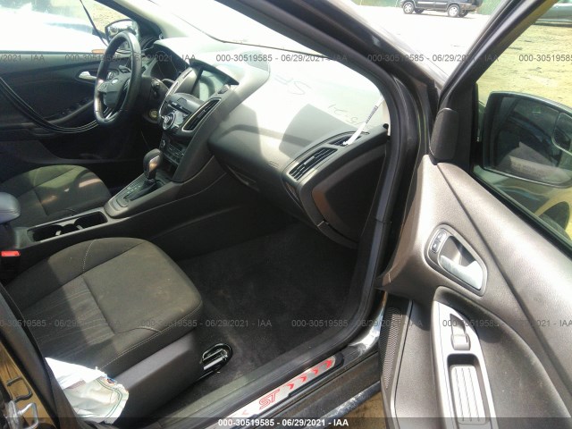 Photo 4 VIN: 1FADP3M25HL330842 - FORD FOCUS 