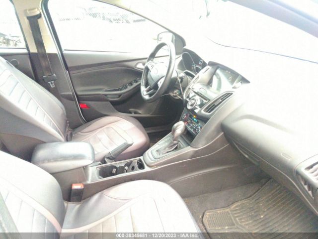 Photo 4 VIN: 1FADP3M28HL261824 - FORD FOCUS 