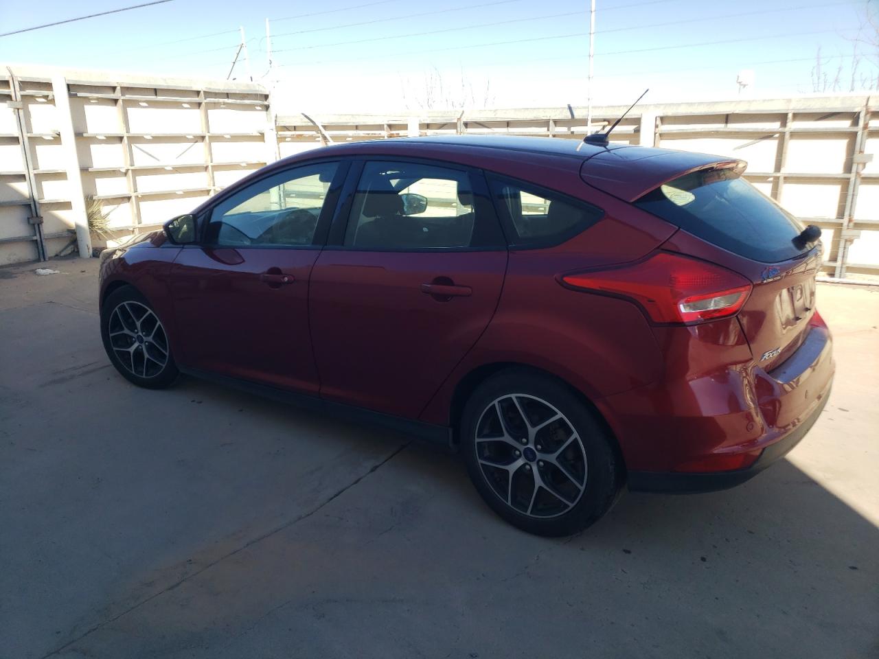 Photo 1 VIN: 1FADP3M2XHL332697 - FORD FOCUS 