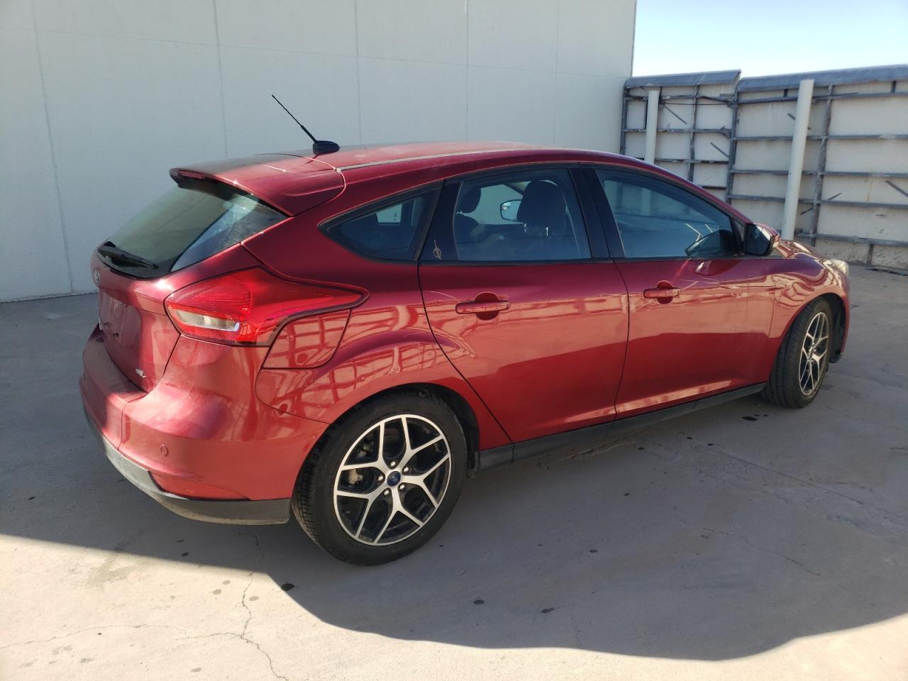 Photo 2 VIN: 1FADP3M2XHL332697 - FORD FOCUS 