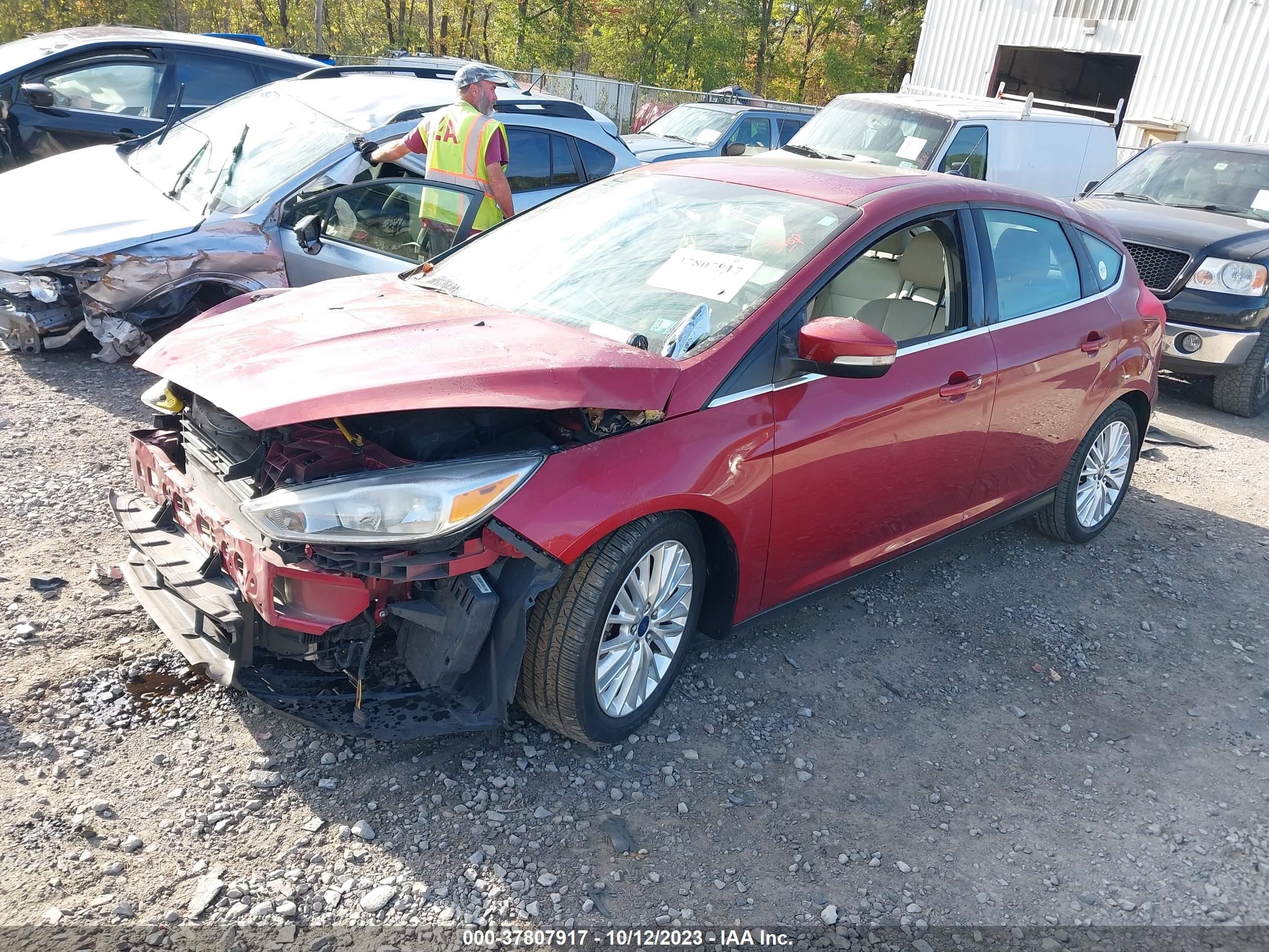 Photo 1 VIN: 1FADP3N20FL323616 - FORD FOCUS 