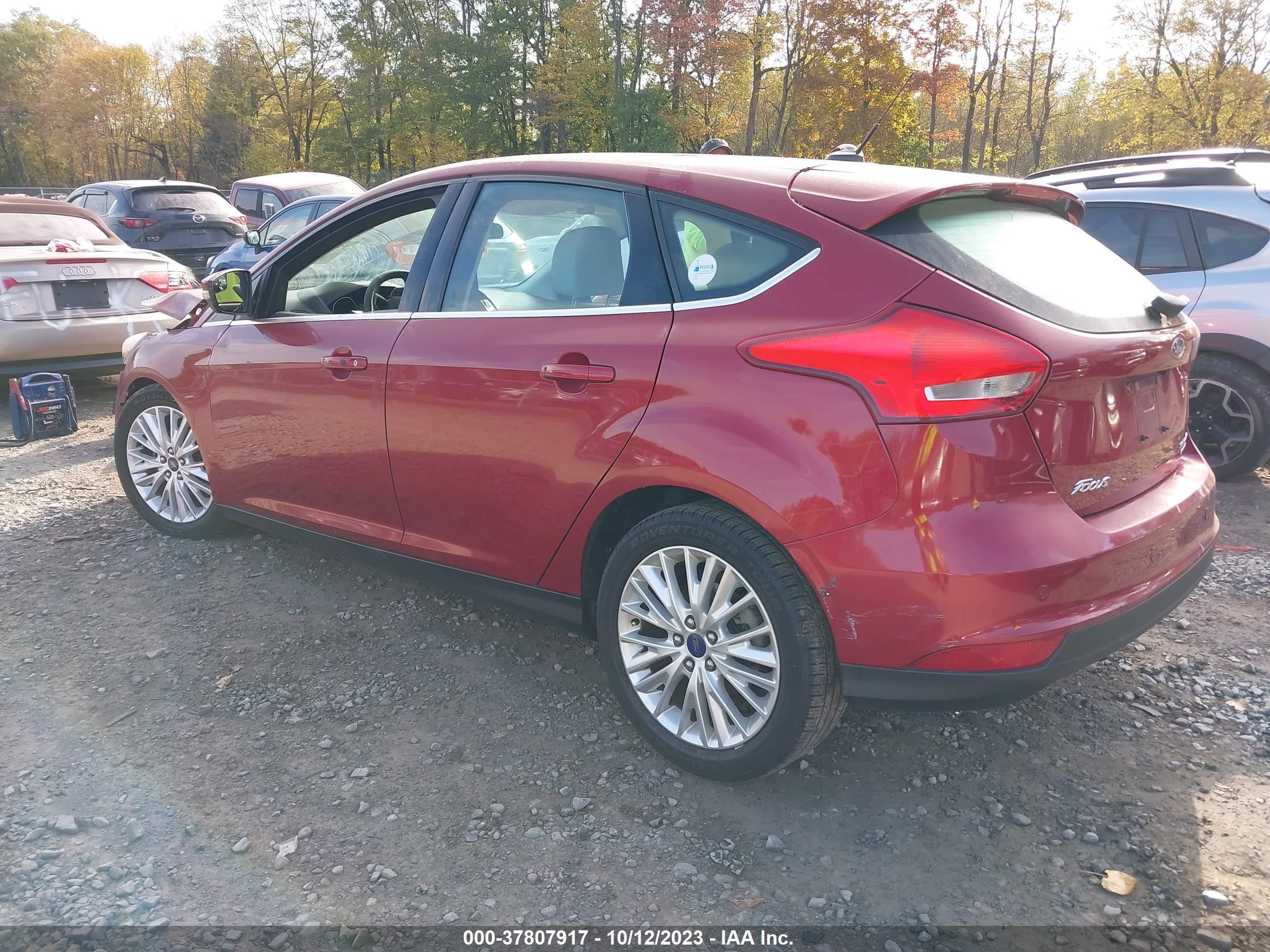 Photo 2 VIN: 1FADP3N20FL323616 - FORD FOCUS 