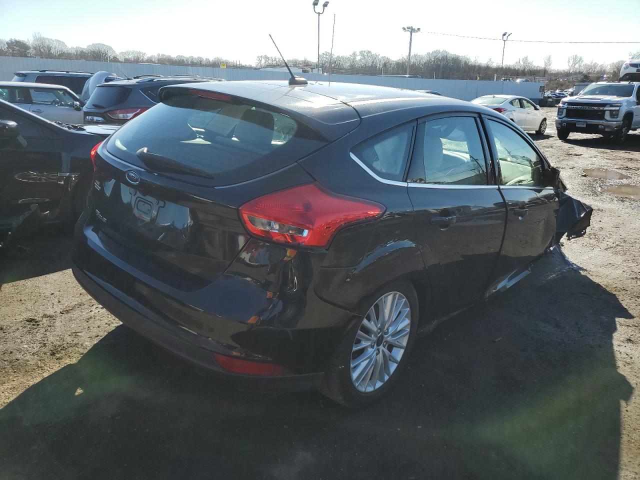 Photo 2 VIN: 1FADP3N20JL279450 - FORD FOCUS 