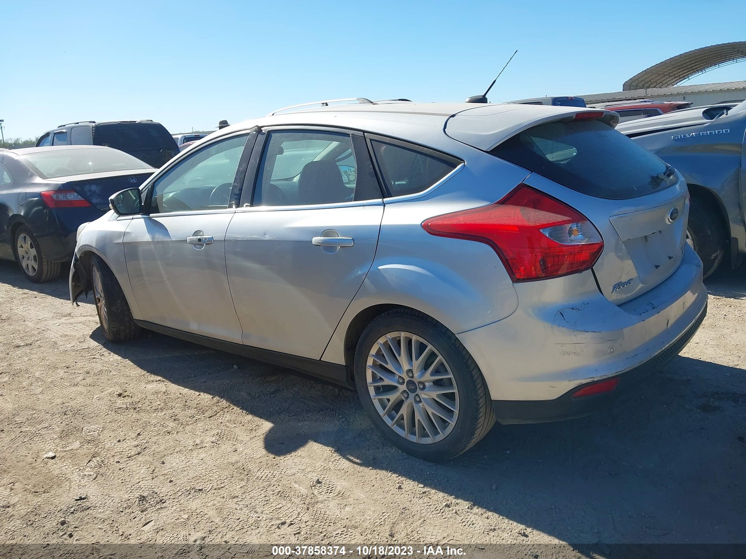 Photo 2 VIN: 1FADP3N21EL399067 - FORD FOCUS 