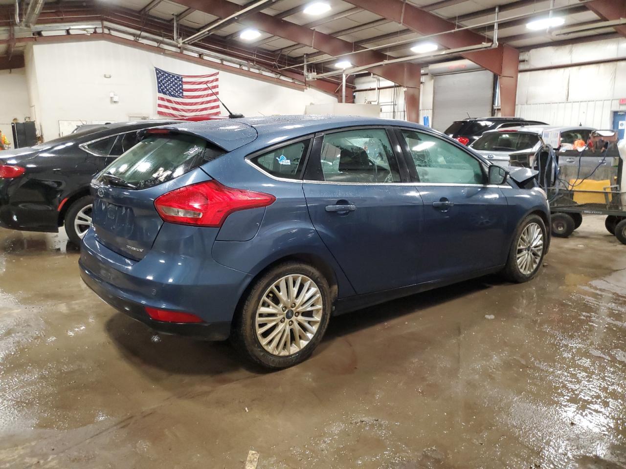 Photo 2 VIN: 1FADP3N22JL326008 - FORD FOCUS 