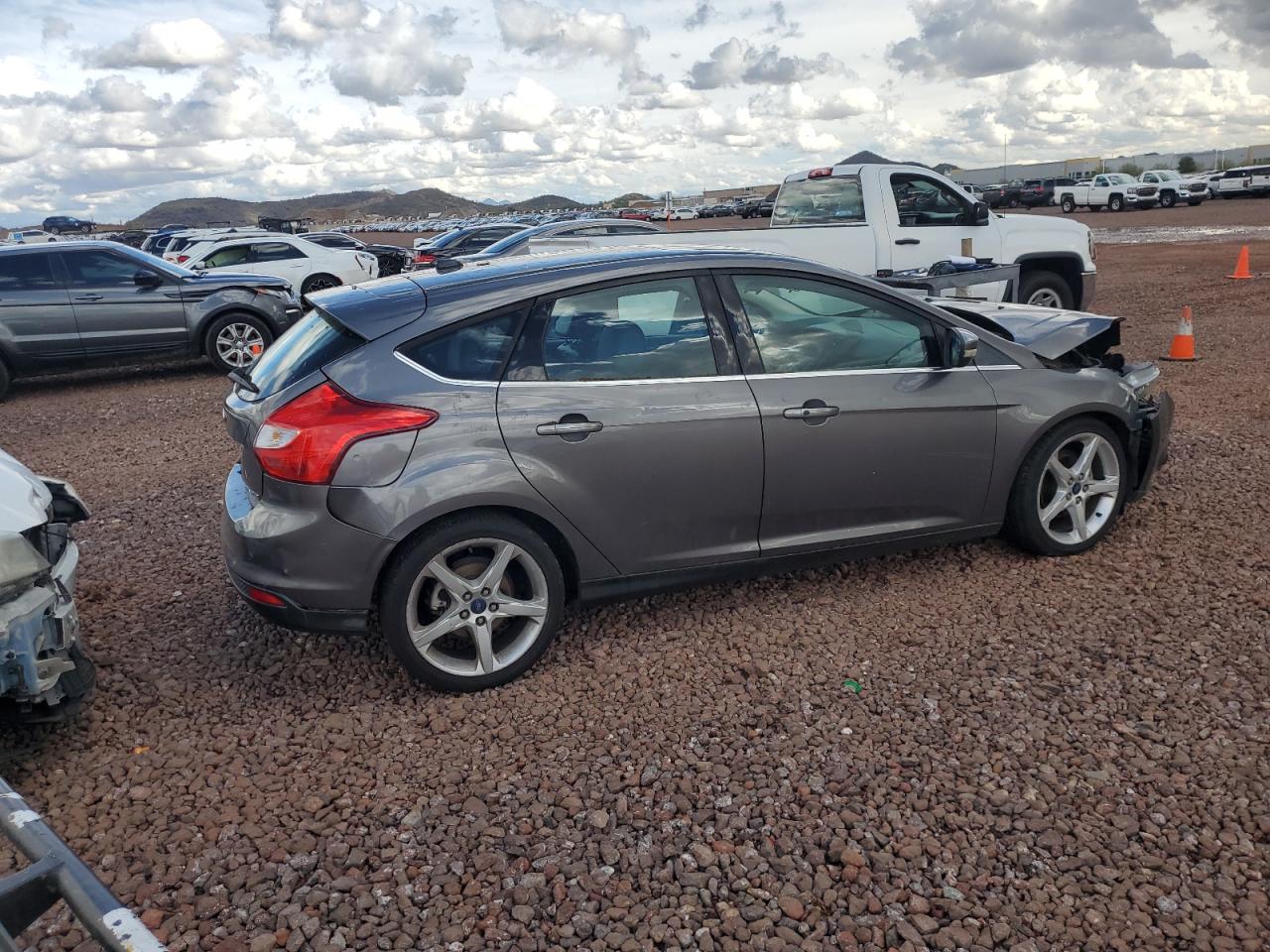 Photo 2 VIN: 1FADP3N24DL252028 - FORD FOCUS 