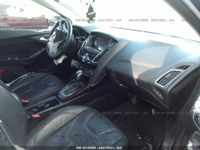 Photo 4 VIN: 1FADP3N24GL368639 - FORD FOCUS 