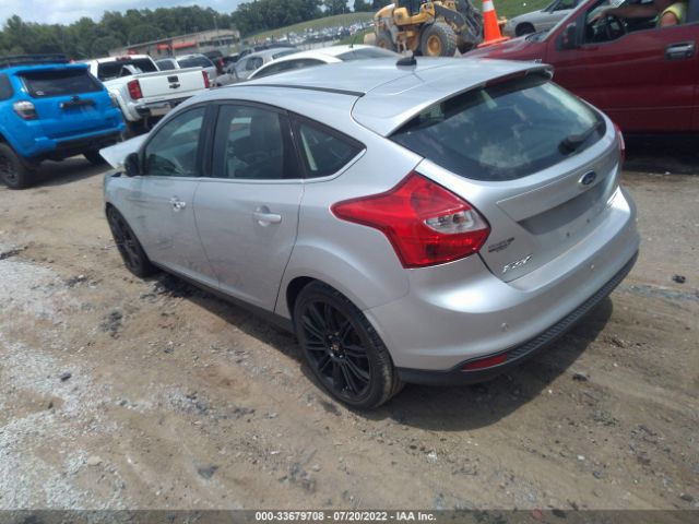 Photo 2 VIN: 1FADP3N26DL330695 - FORD FOCUS 