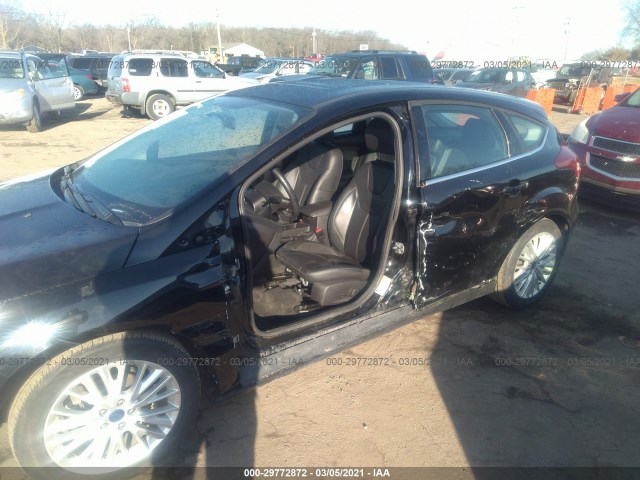 Photo 5 VIN: 1FADP3N26HL334042 - FORD FOCUS 