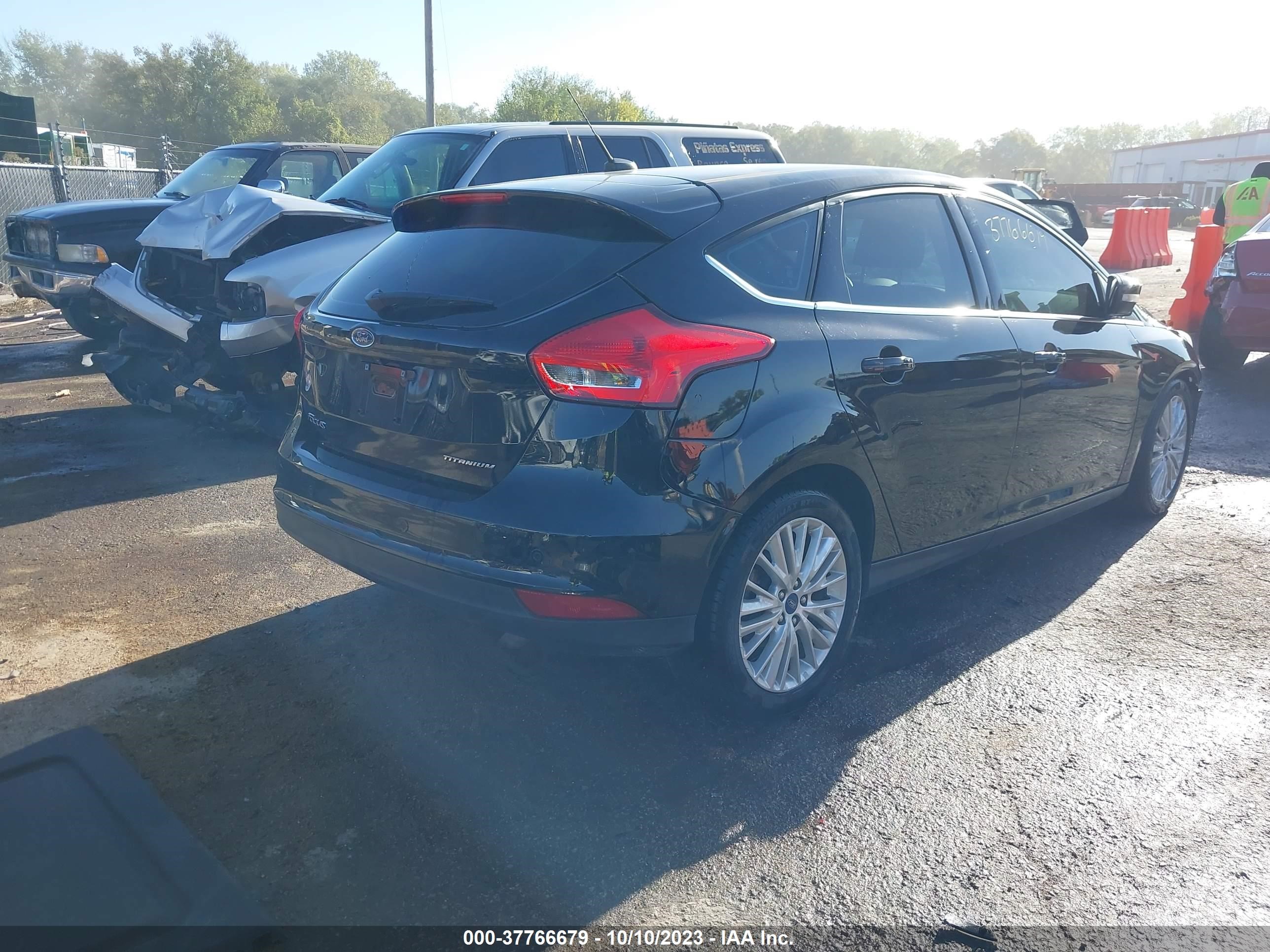 Photo 3 VIN: 1FADP3N27HL214413 - FORD FOCUS 