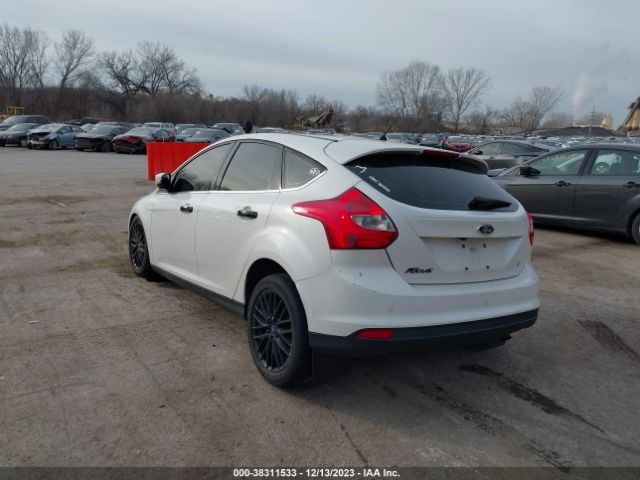 Photo 2 VIN: 1FADP3N28DL210851 - FORD FOCUS 