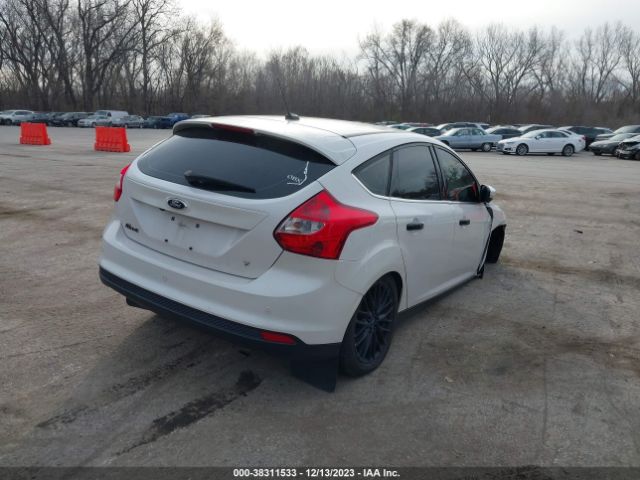 Photo 3 VIN: 1FADP3N28DL210851 - FORD FOCUS 