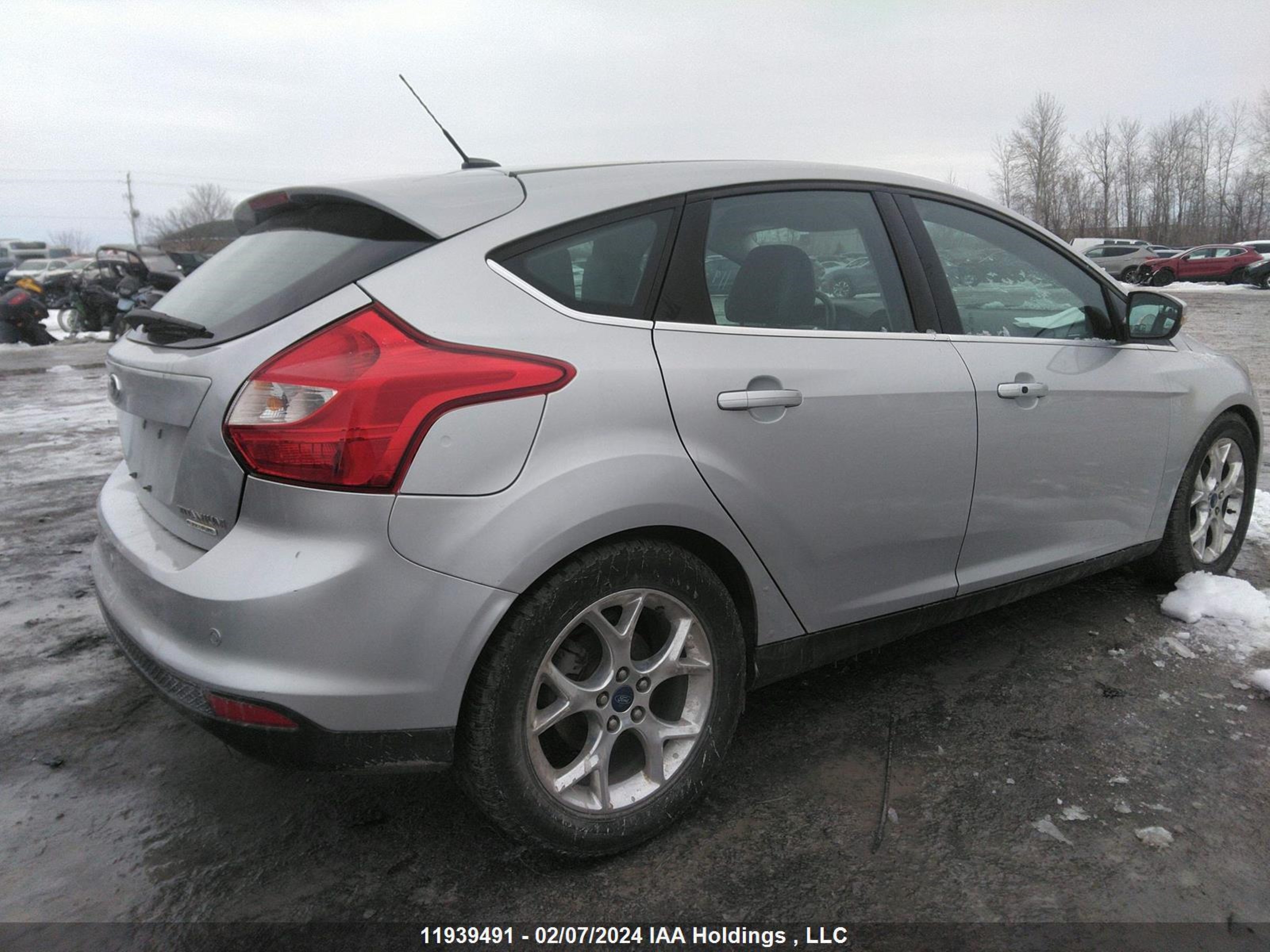 Photo 3 VIN: 1FADP3N29DL355817 - FORD FOCUS 