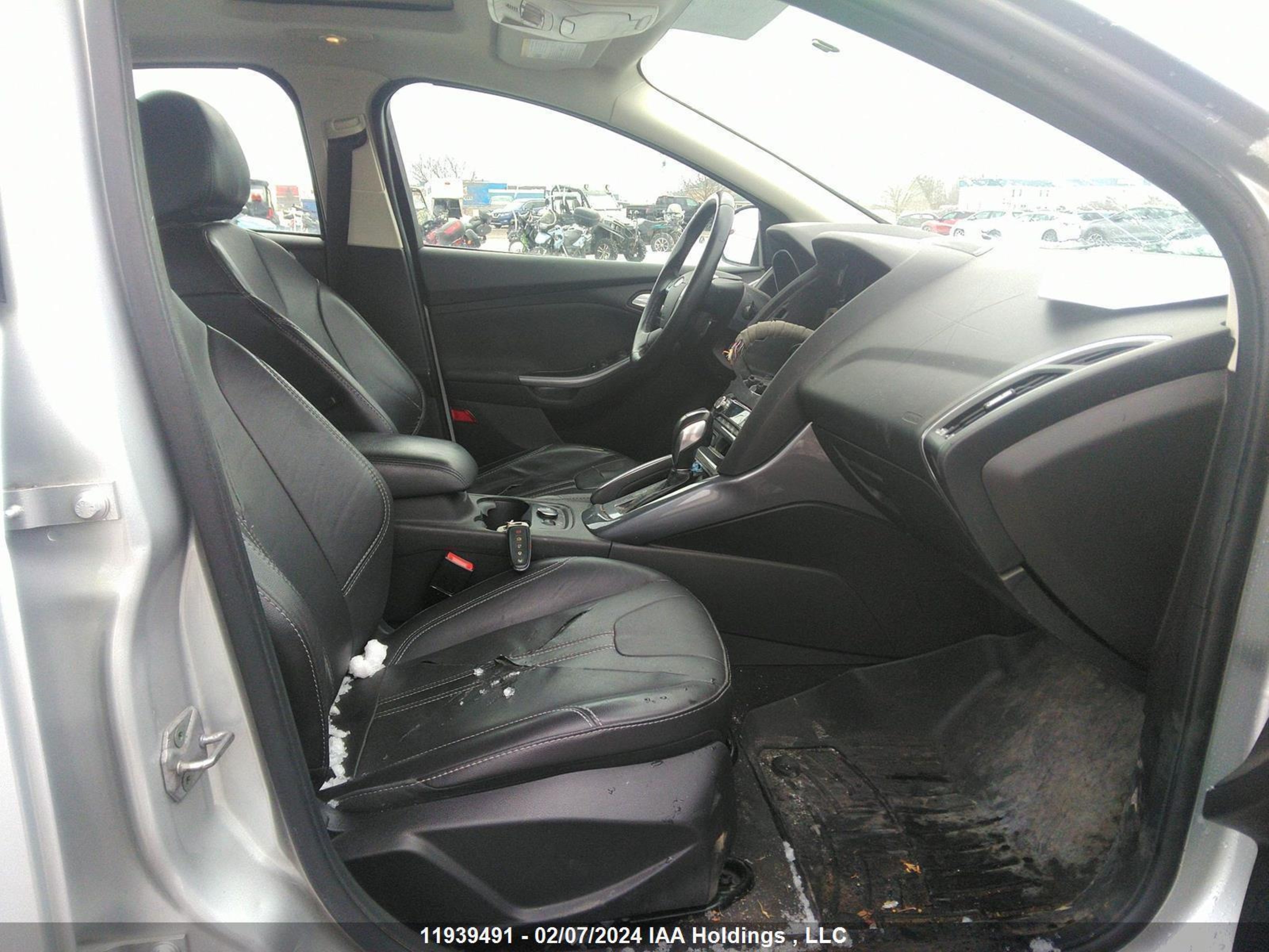 Photo 4 VIN: 1FADP3N29DL355817 - FORD FOCUS 