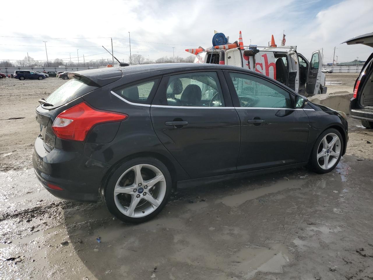 Photo 2 VIN: 1FADP3N2XDL264541 - FORD FOCUS 