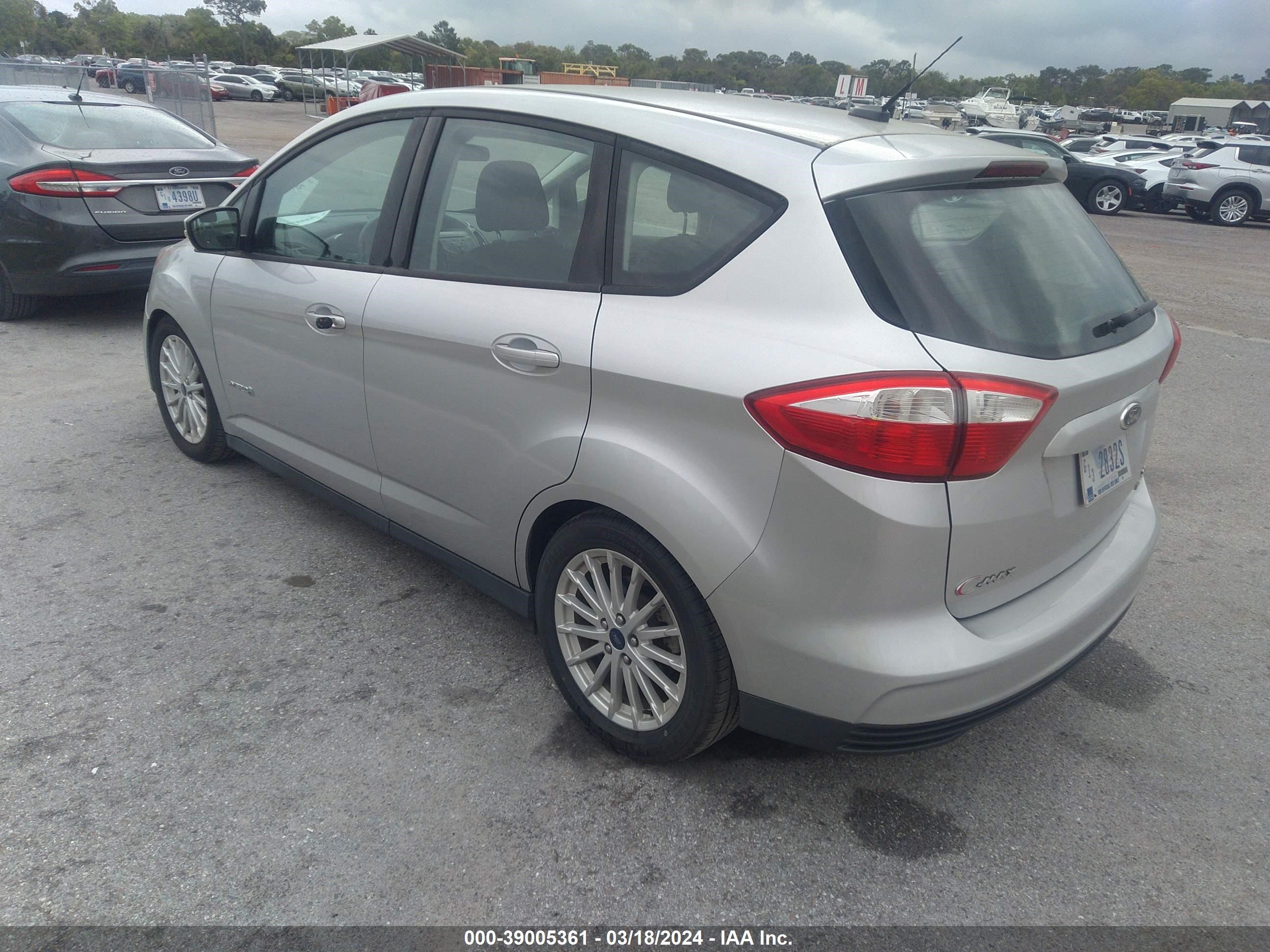 Photo 2 VIN: 1FADP5AU5GL111847 - FORD C-MAX 