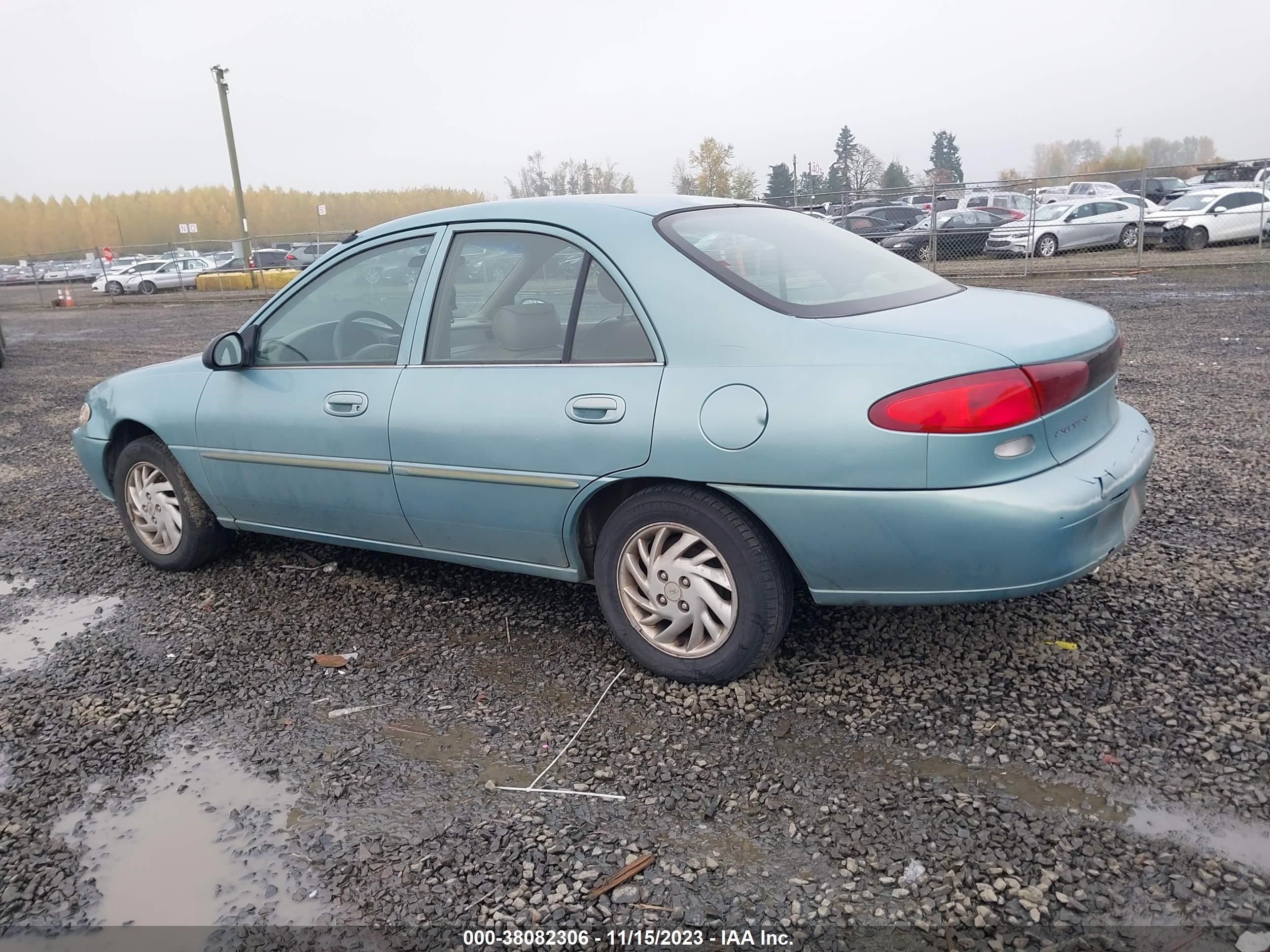 Photo 2 VIN: 1FAFP13P3WW178808 - FORD ESCORT 