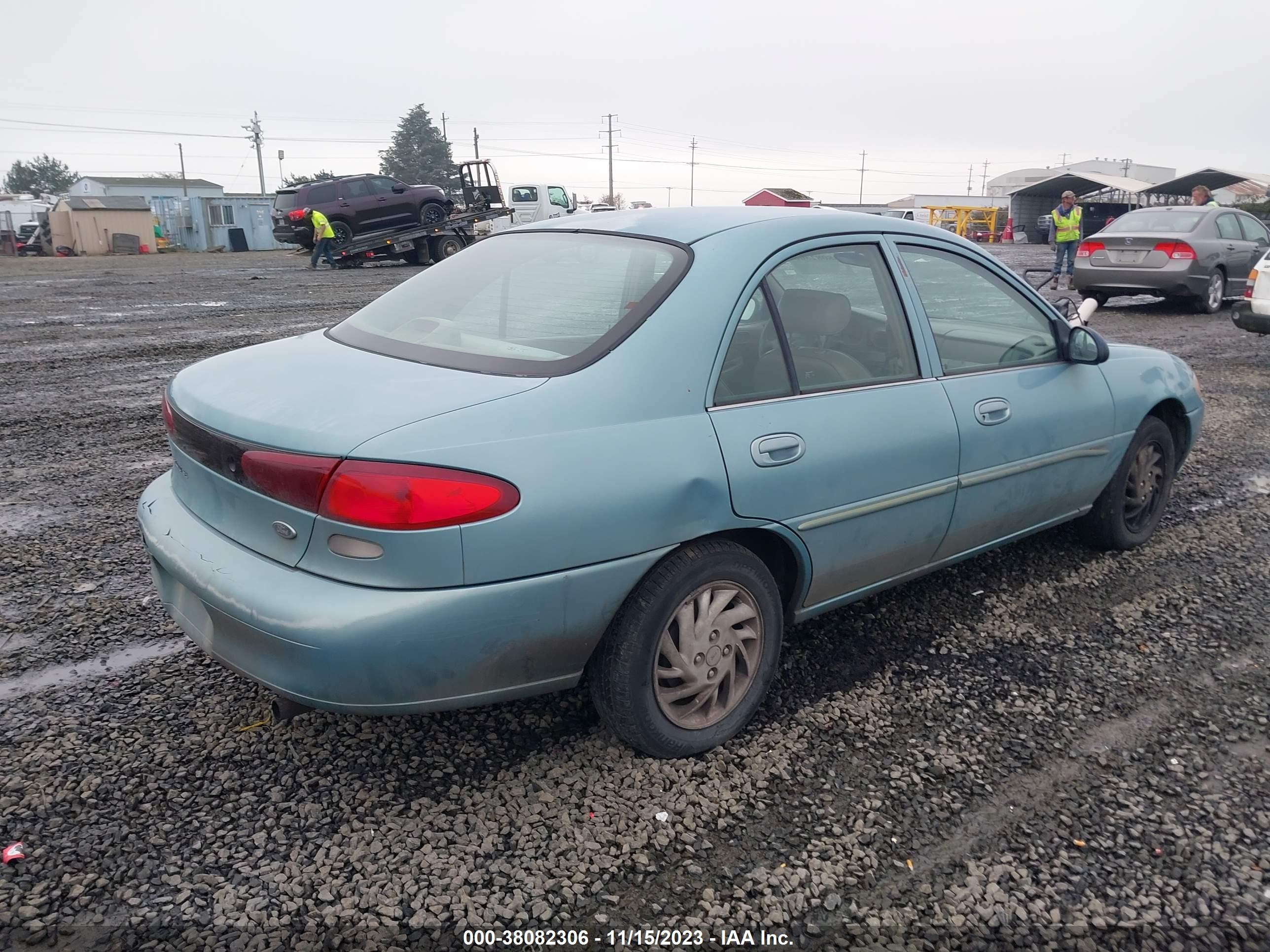 Photo 3 VIN: 1FAFP13P3WW178808 - FORD ESCORT 