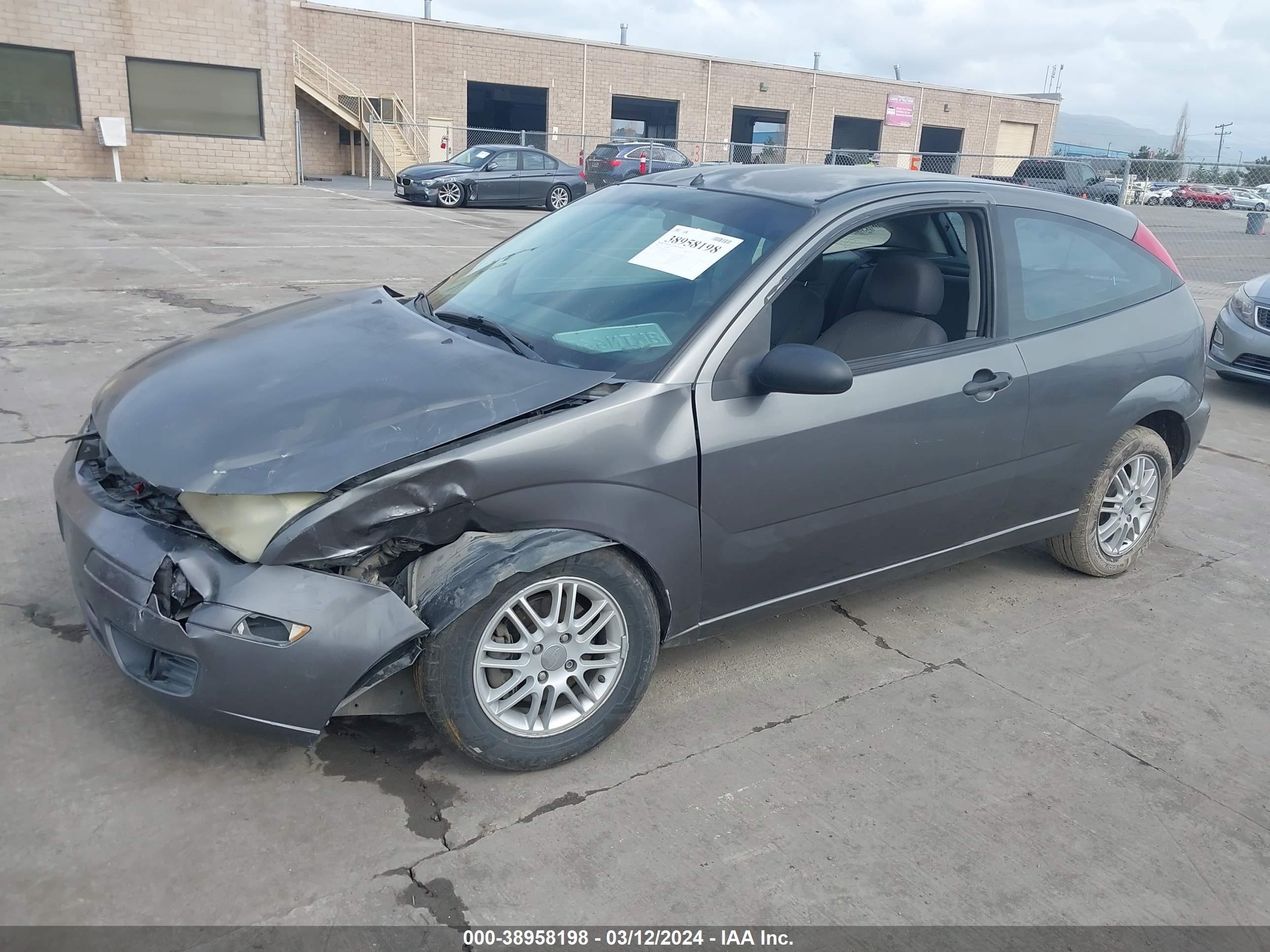 Photo 1 VIN: 1FAFP31N46W153137 - FORD FOCUS 