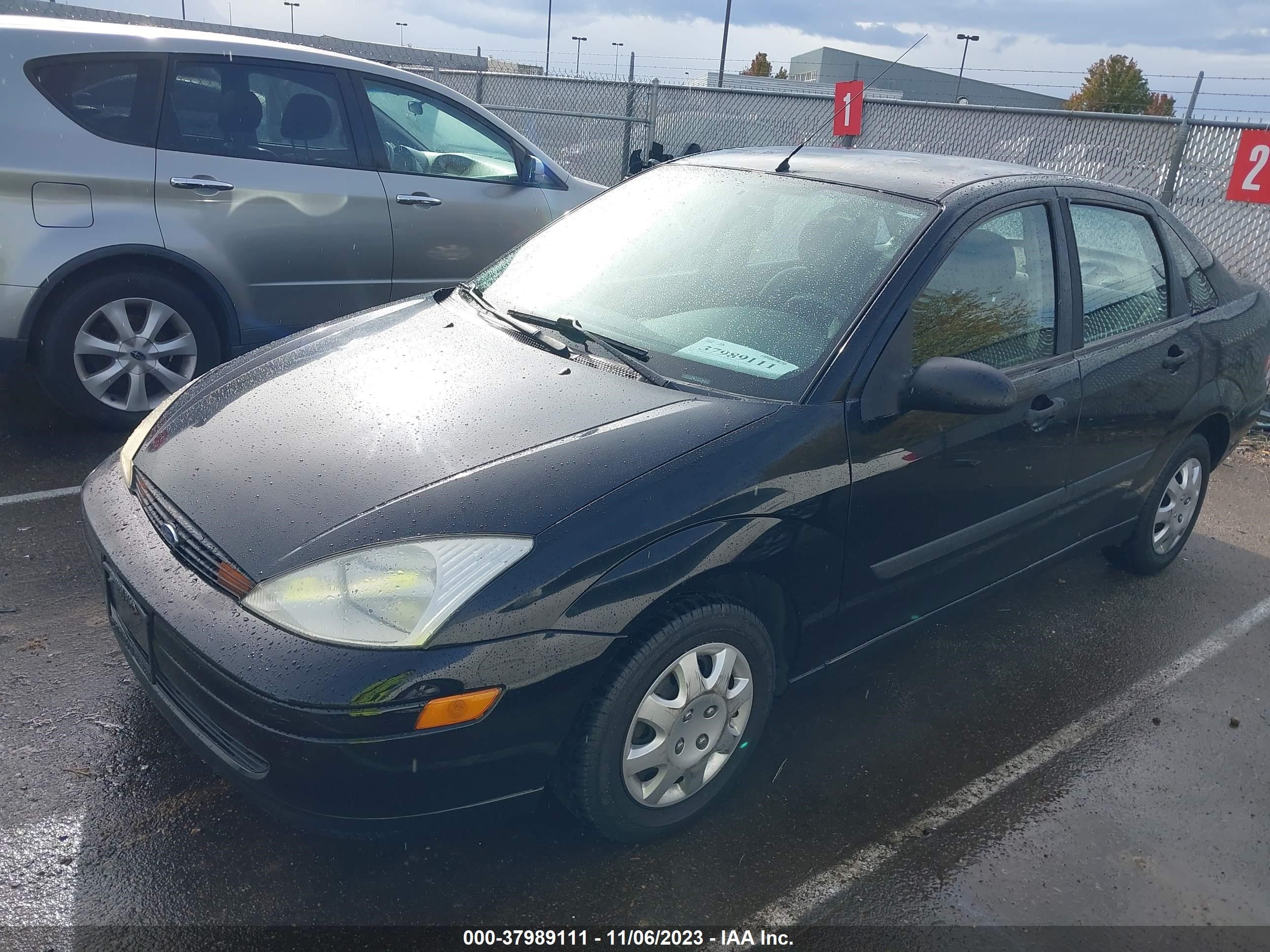 Photo 1 VIN: 1FAFP33P1YW220293 - FORD FOCUS 