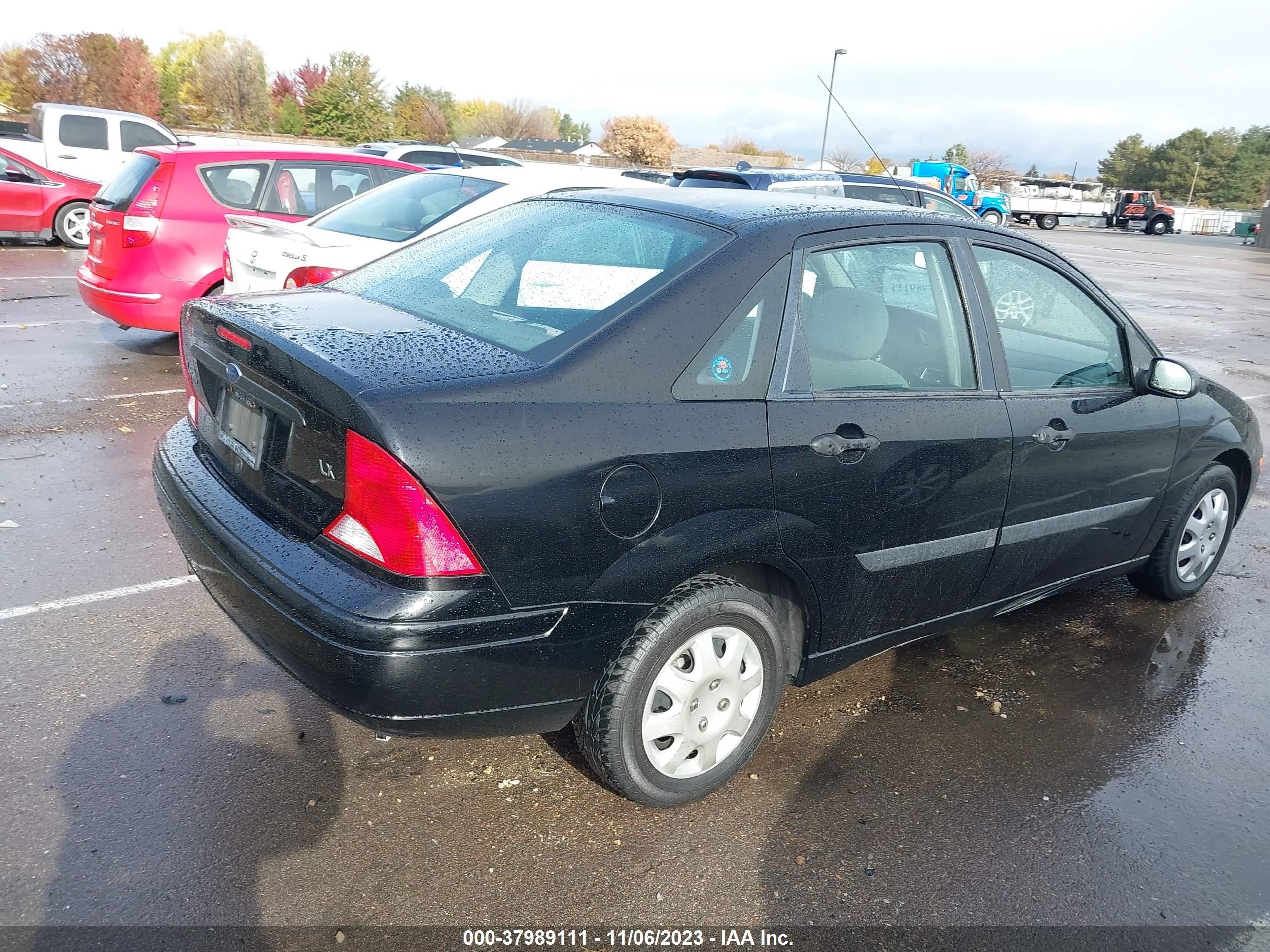 Photo 3 VIN: 1FAFP33P1YW220293 - FORD FOCUS 