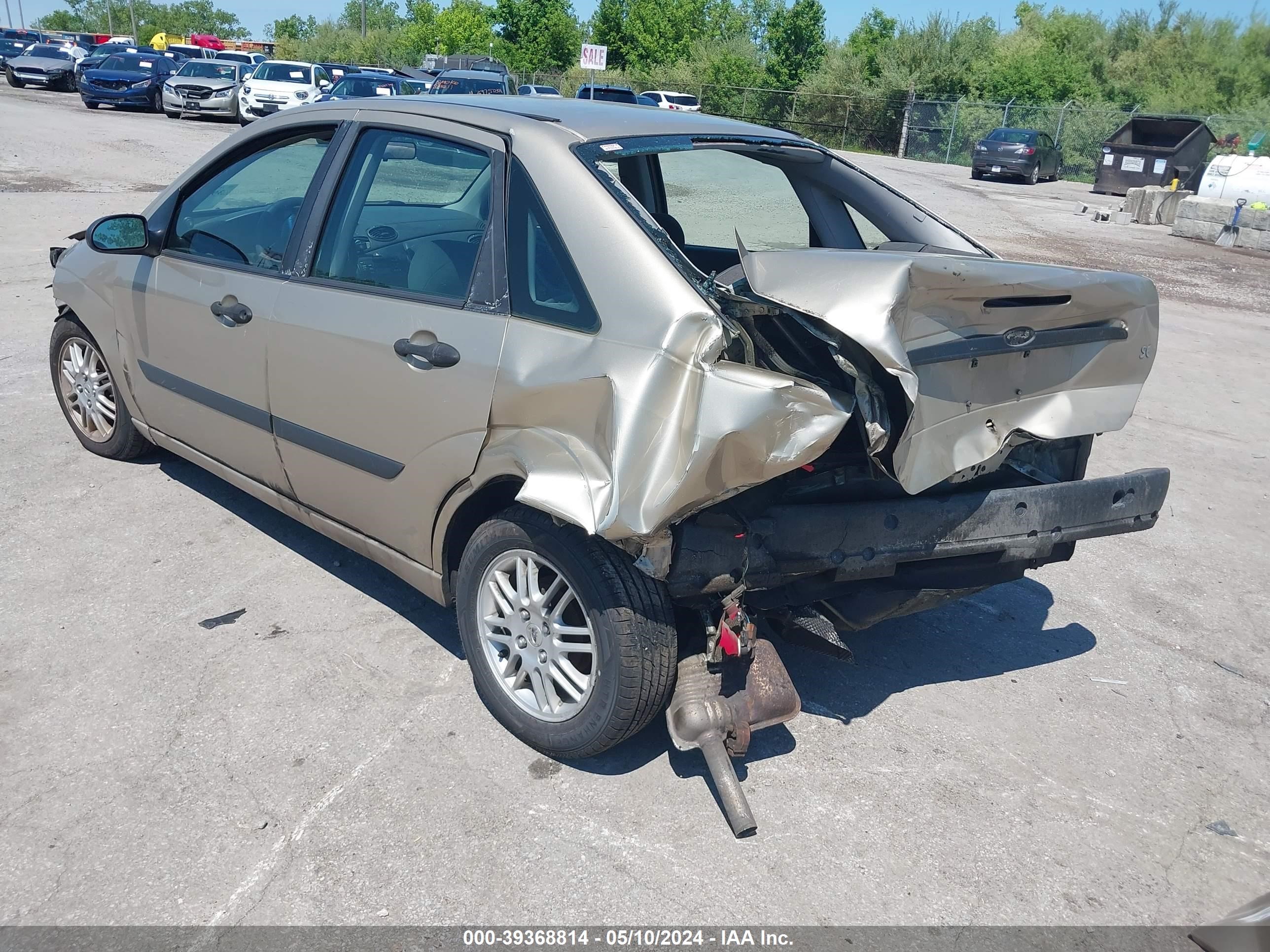 Photo 2 VIN: 1FAFP33P4YW166813 - FORD FOCUS 