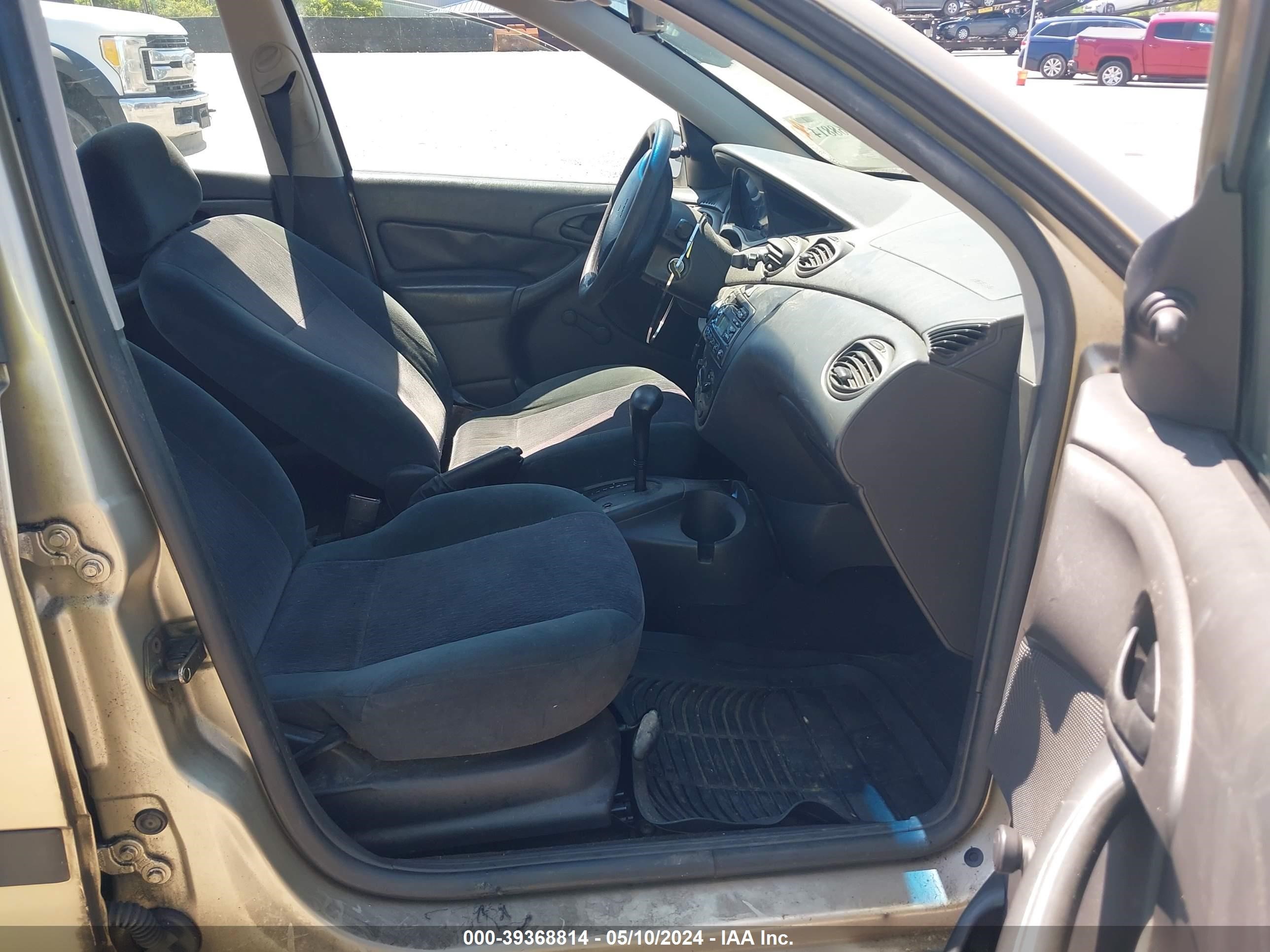 Photo 4 VIN: 1FAFP33P4YW166813 - FORD FOCUS 