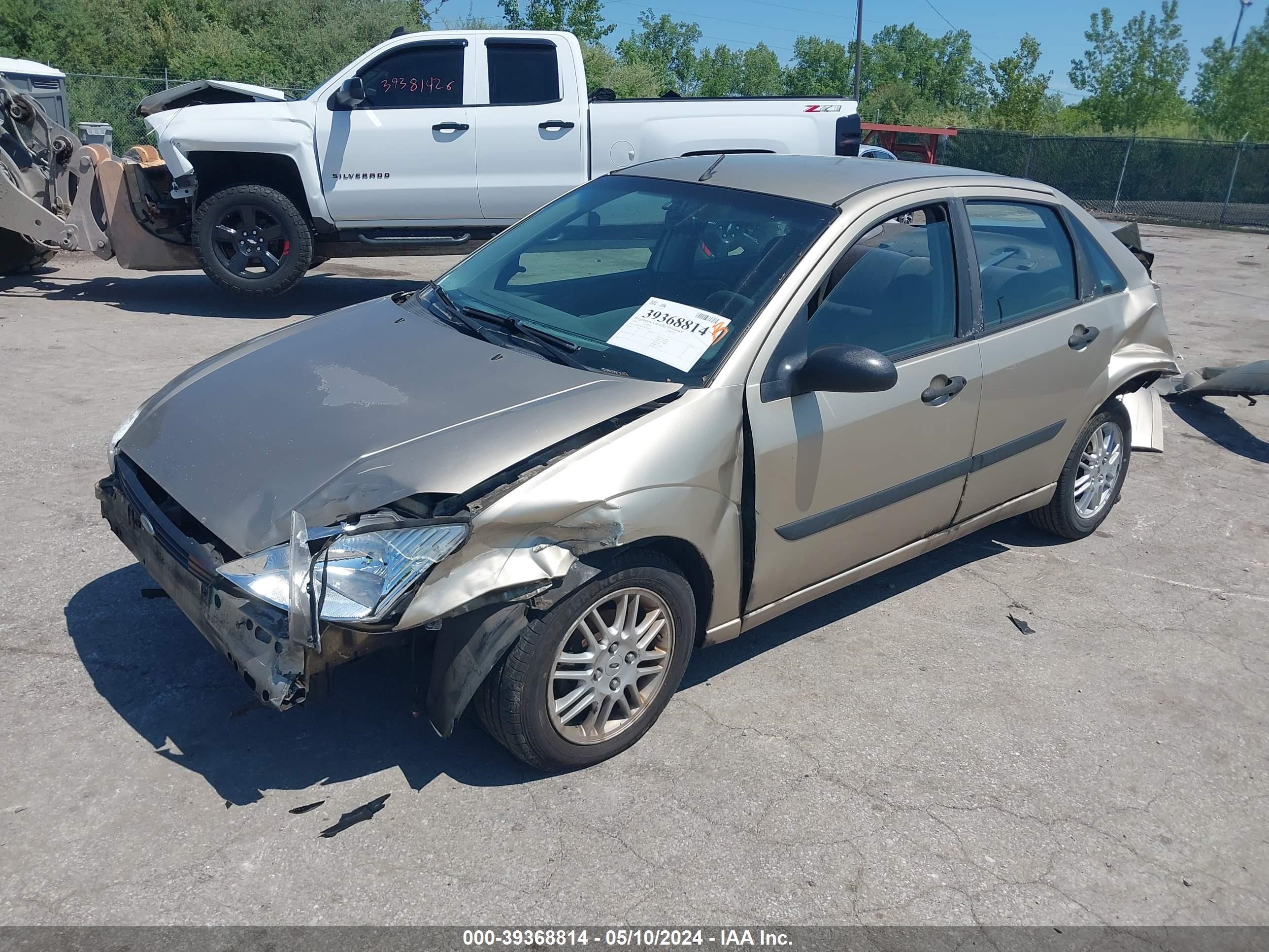 Photo 5 VIN: 1FAFP33P4YW166813 - FORD FOCUS 