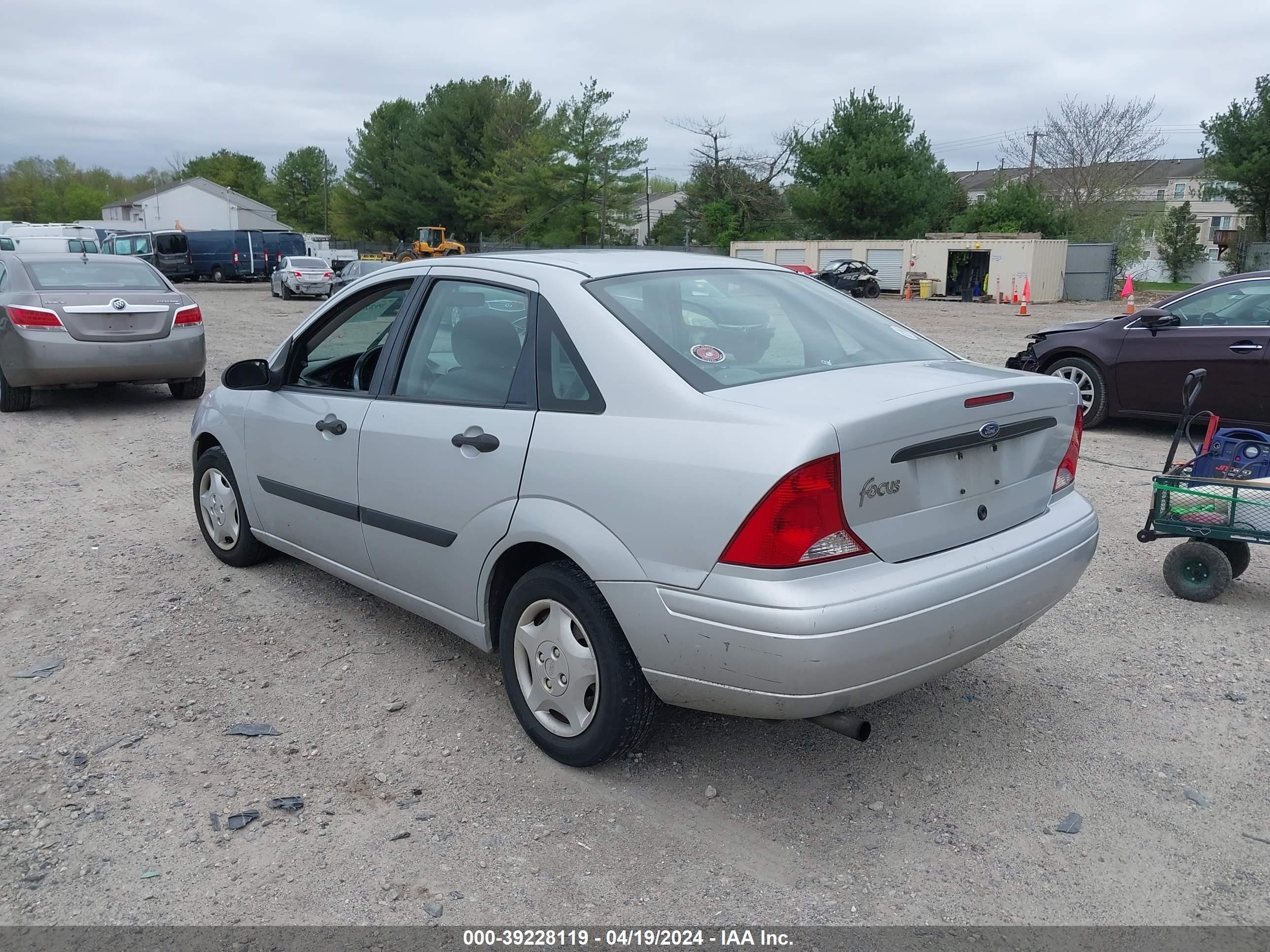 Photo 2 VIN: 1FAFP33P73W155409 - FORD FOCUS 