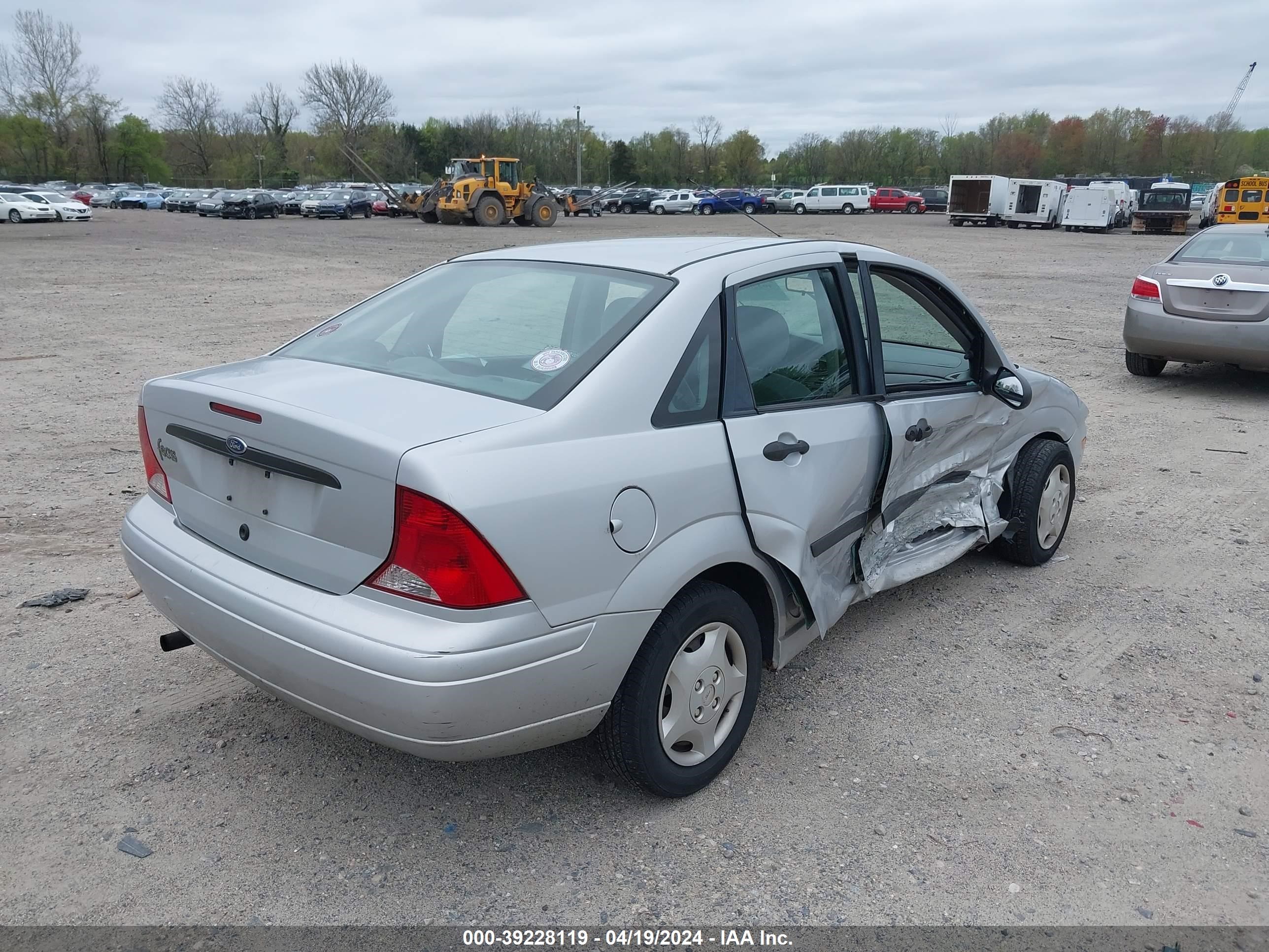 Photo 3 VIN: 1FAFP33P73W155409 - FORD FOCUS 