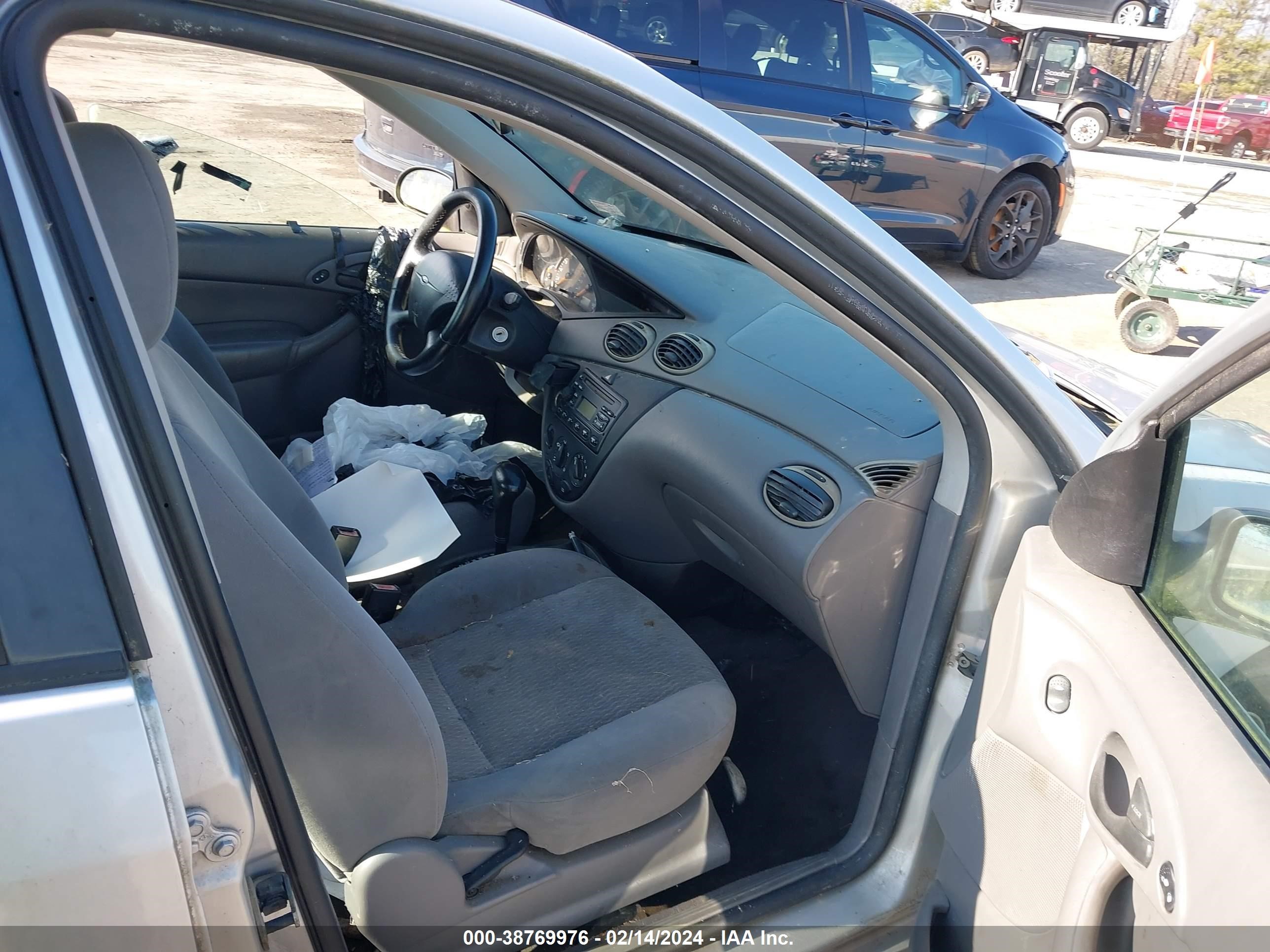 Photo 4 VIN: 1FAFP34301W258101 - FORD FOCUS 