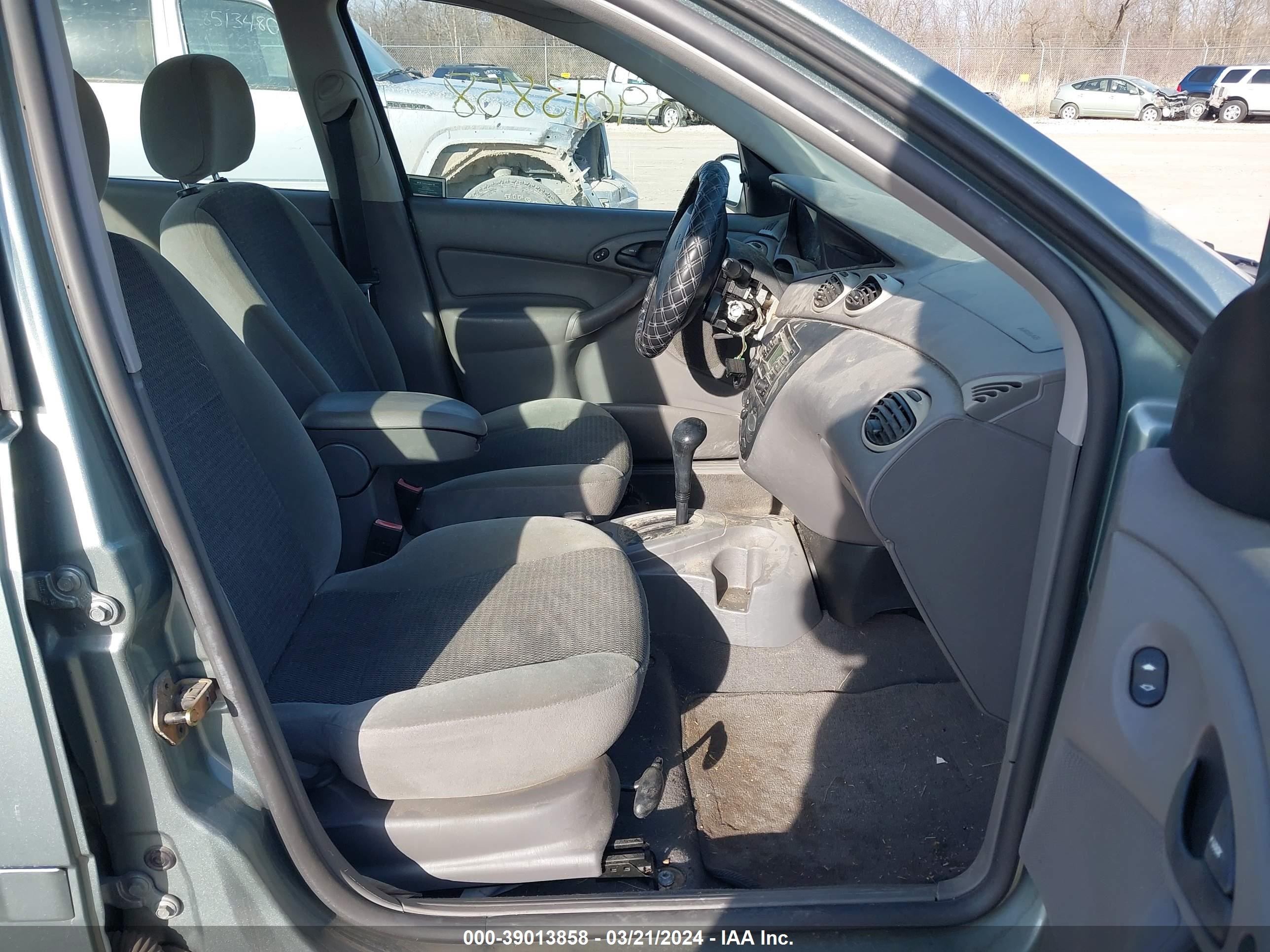 Photo 4 VIN: 1FAFP34313W210450 - FORD FOCUS 