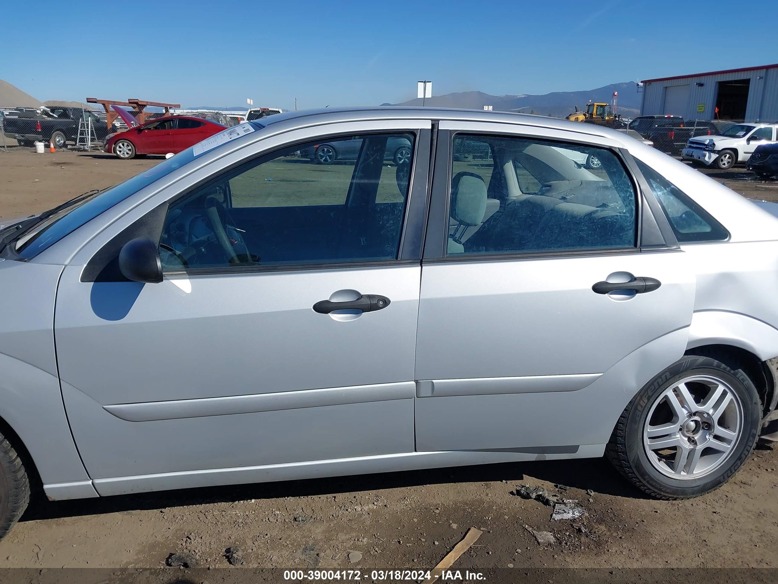 Photo 13 VIN: 1FAFP34323W191178 - FORD FOCUS 