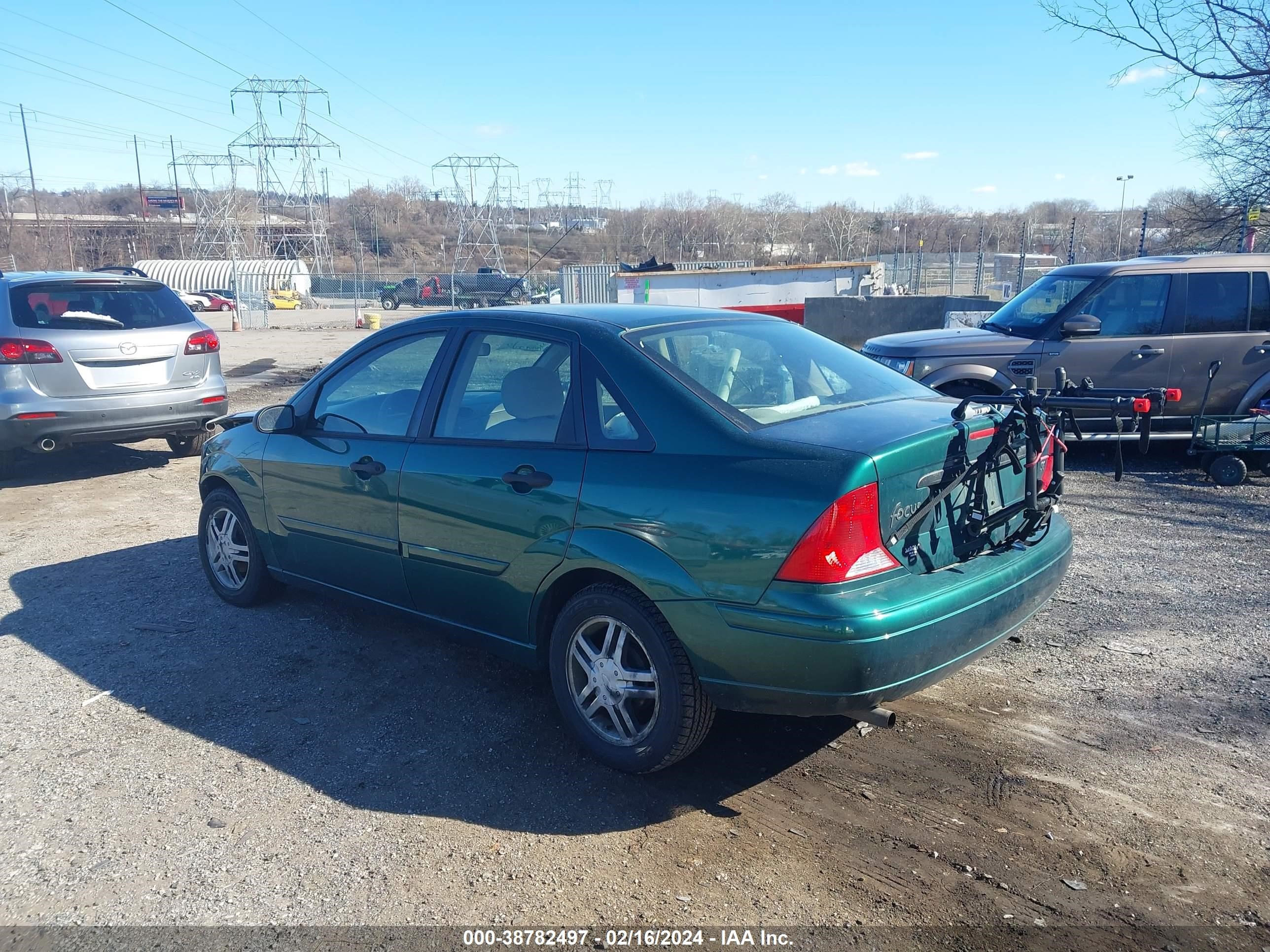 Photo 2 VIN: 1FAFP3437YW382909 - FORD FOCUS 