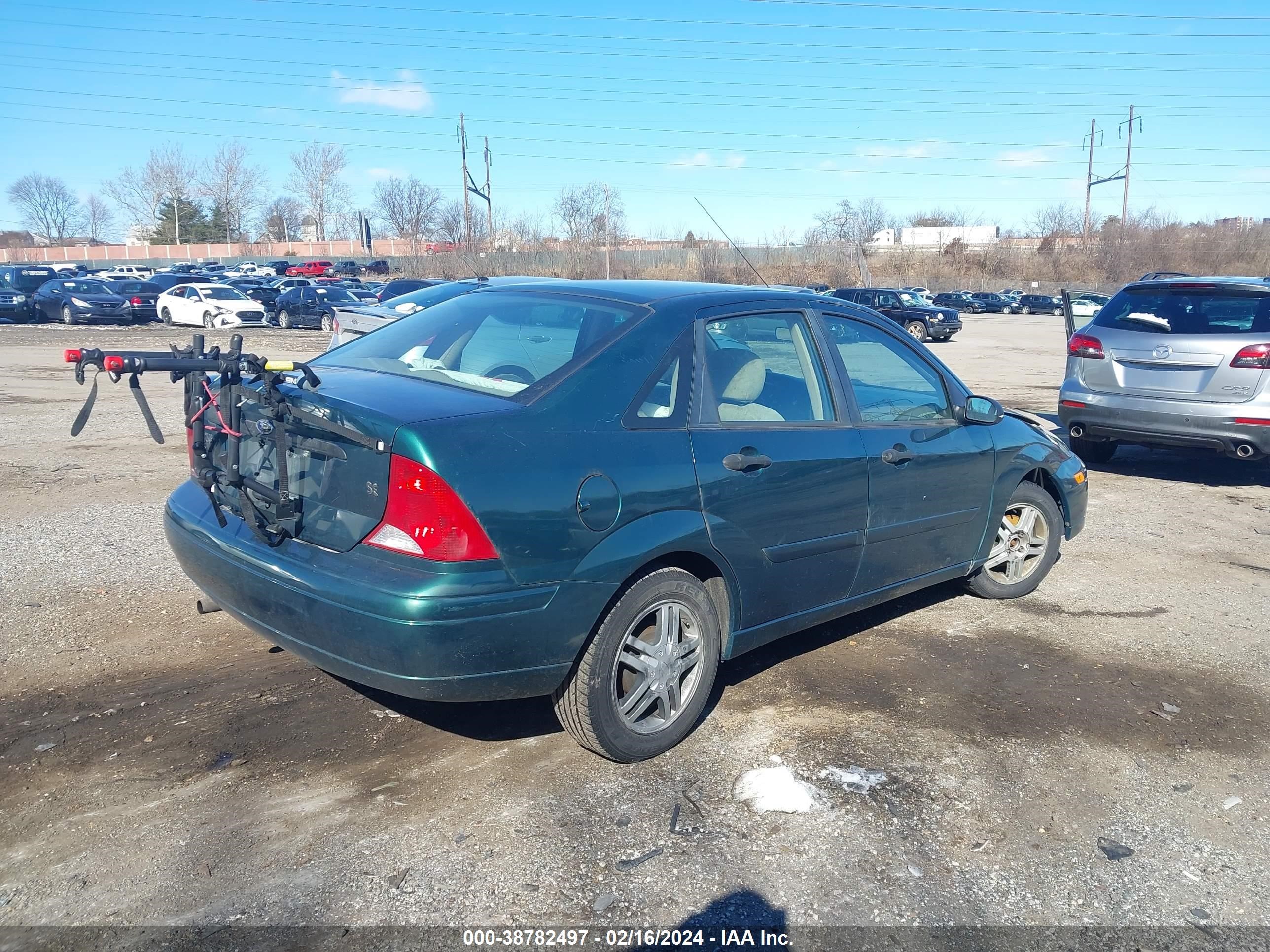 Photo 3 VIN: 1FAFP3437YW382909 - FORD FOCUS 