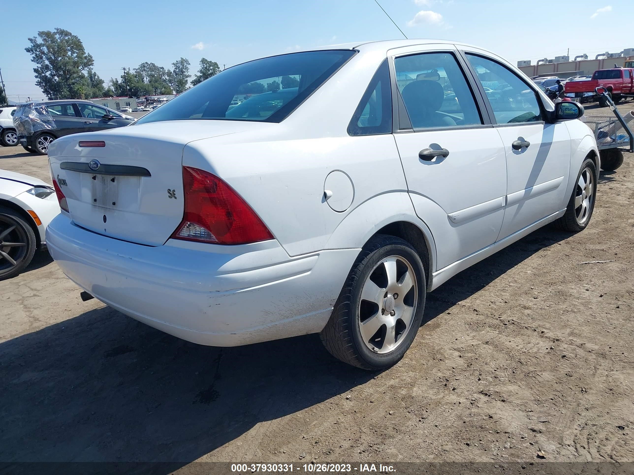 Photo 3 VIN: 1FAFP34382W320538 - FORD FOCUS 