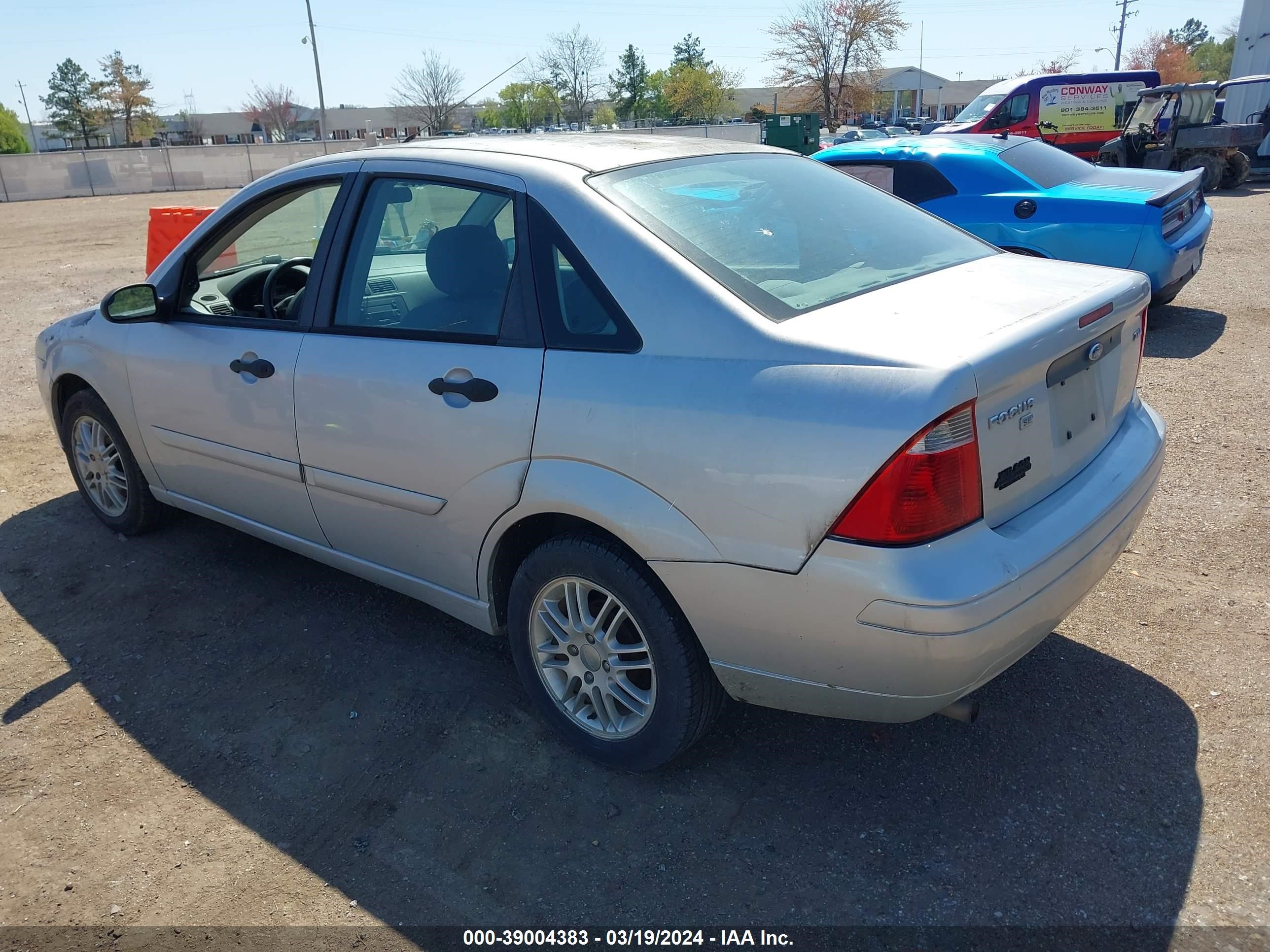 Photo 2 VIN: 1FAFP34N05W117522 - FORD FOCUS 