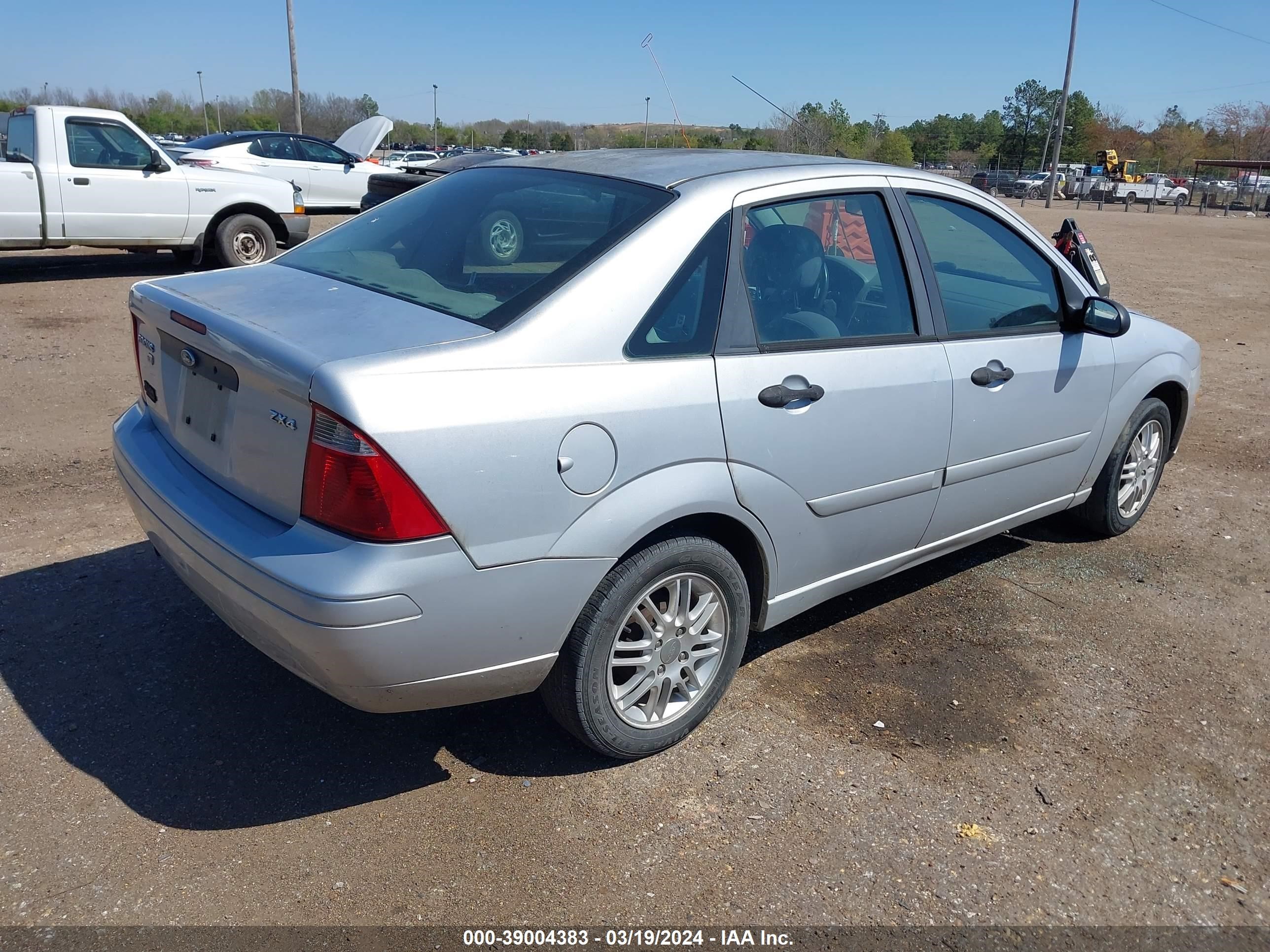 Photo 3 VIN: 1FAFP34N05W117522 - FORD FOCUS 