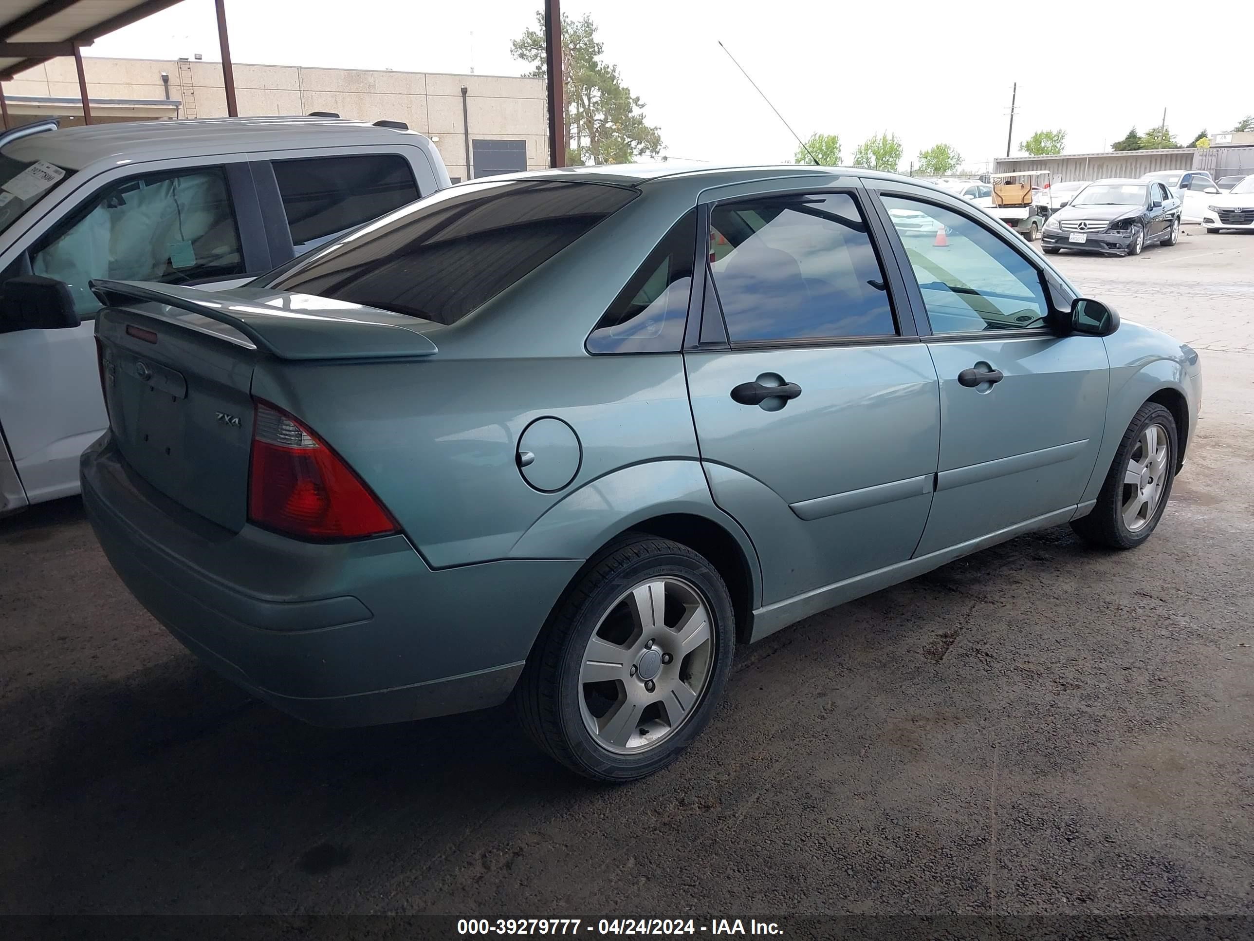 Photo 3 VIN: 1FAFP34N05W120968 - FORD FOCUS 