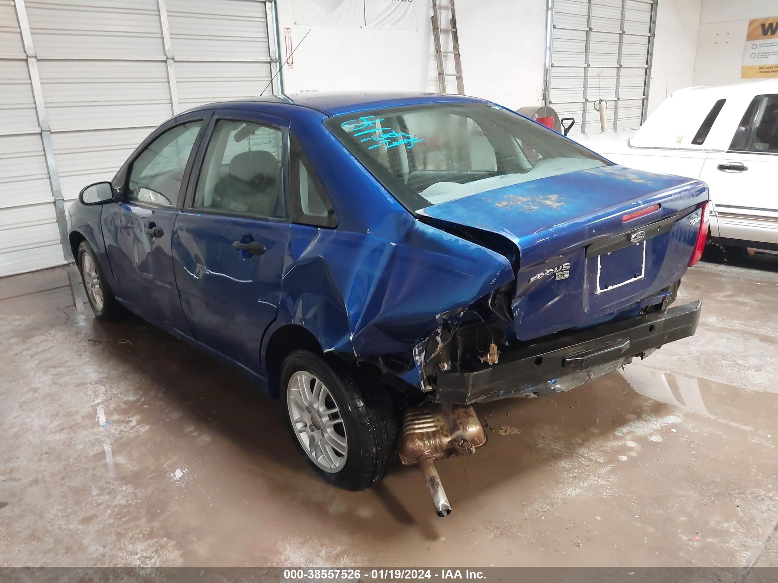 Photo 2 VIN: 1FAFP34N05W292062 - FORD FOCUS 