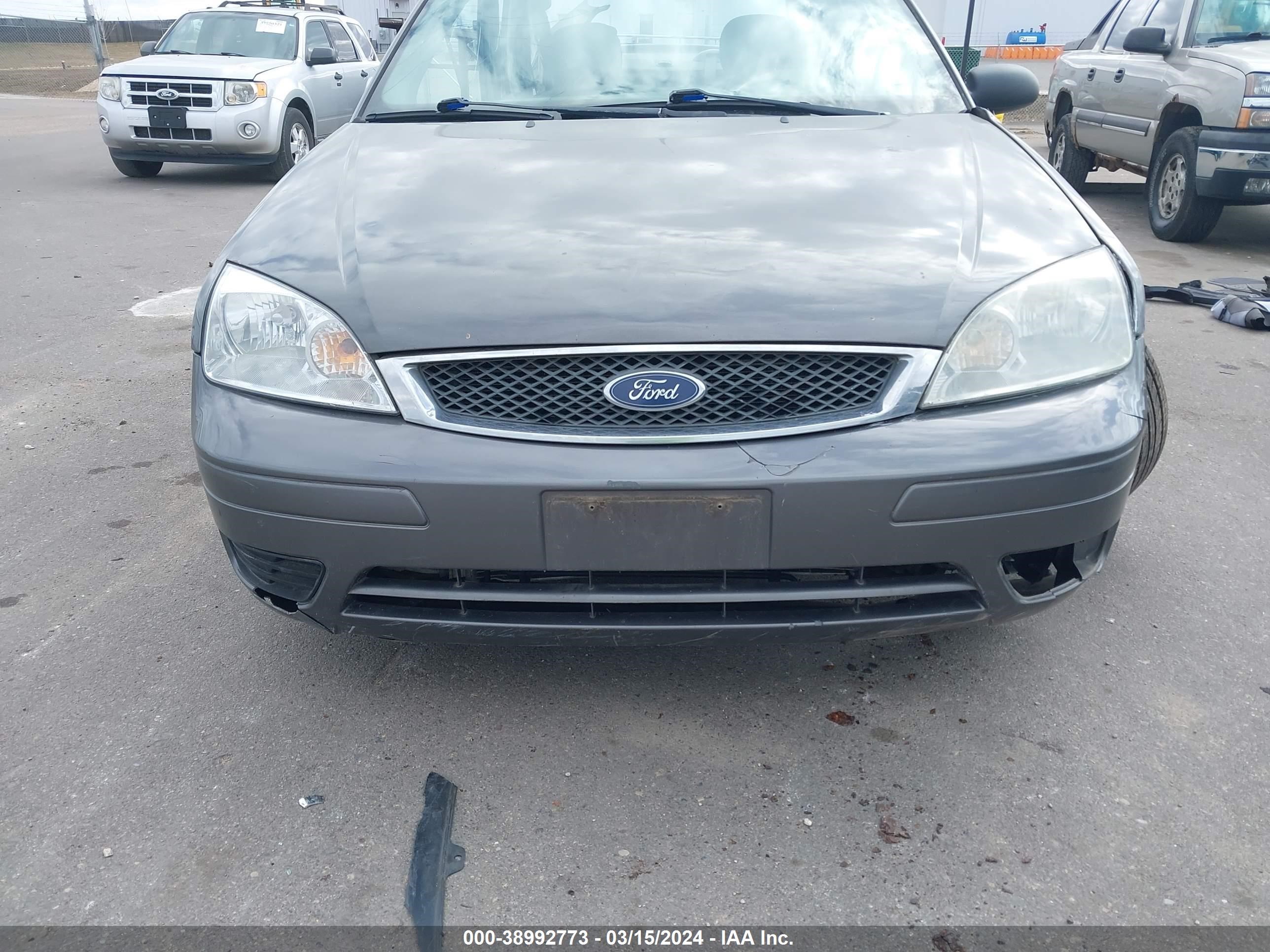 Photo 11 VIN: 1FAFP34N15W214180 - FORD FOCUS 