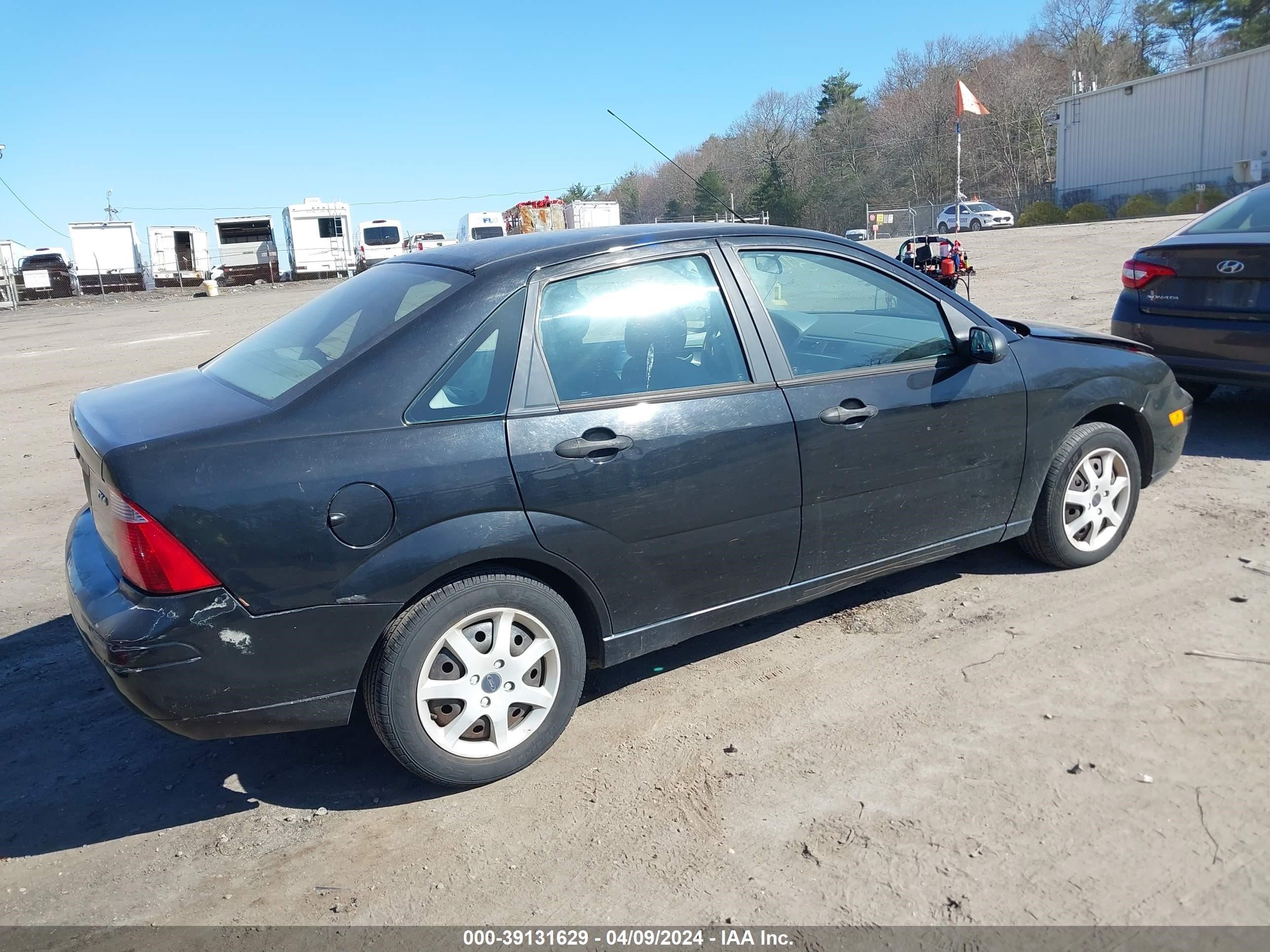 Photo 3 VIN: 1FAFP34N15W232419 - FORD FOCUS 