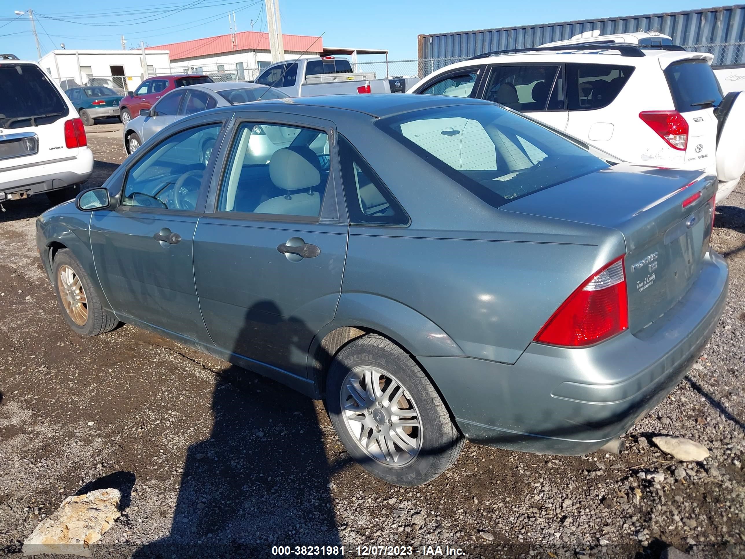 Photo 2 VIN: 1FAFP34N16W111570 - FORD FOCUS 