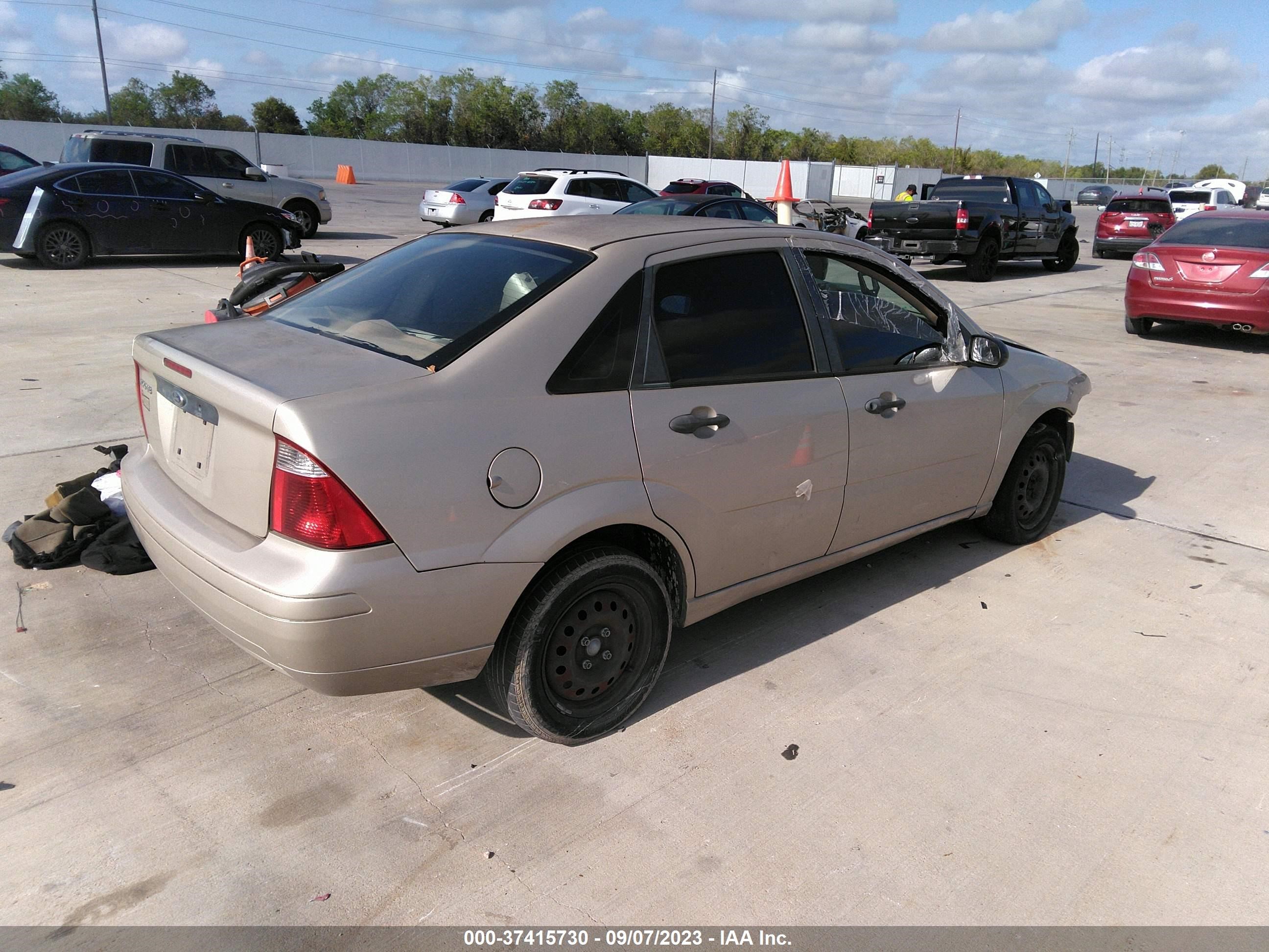 Photo 3 VIN: 1FAFP34N17W151696 - FORD FOCUS 