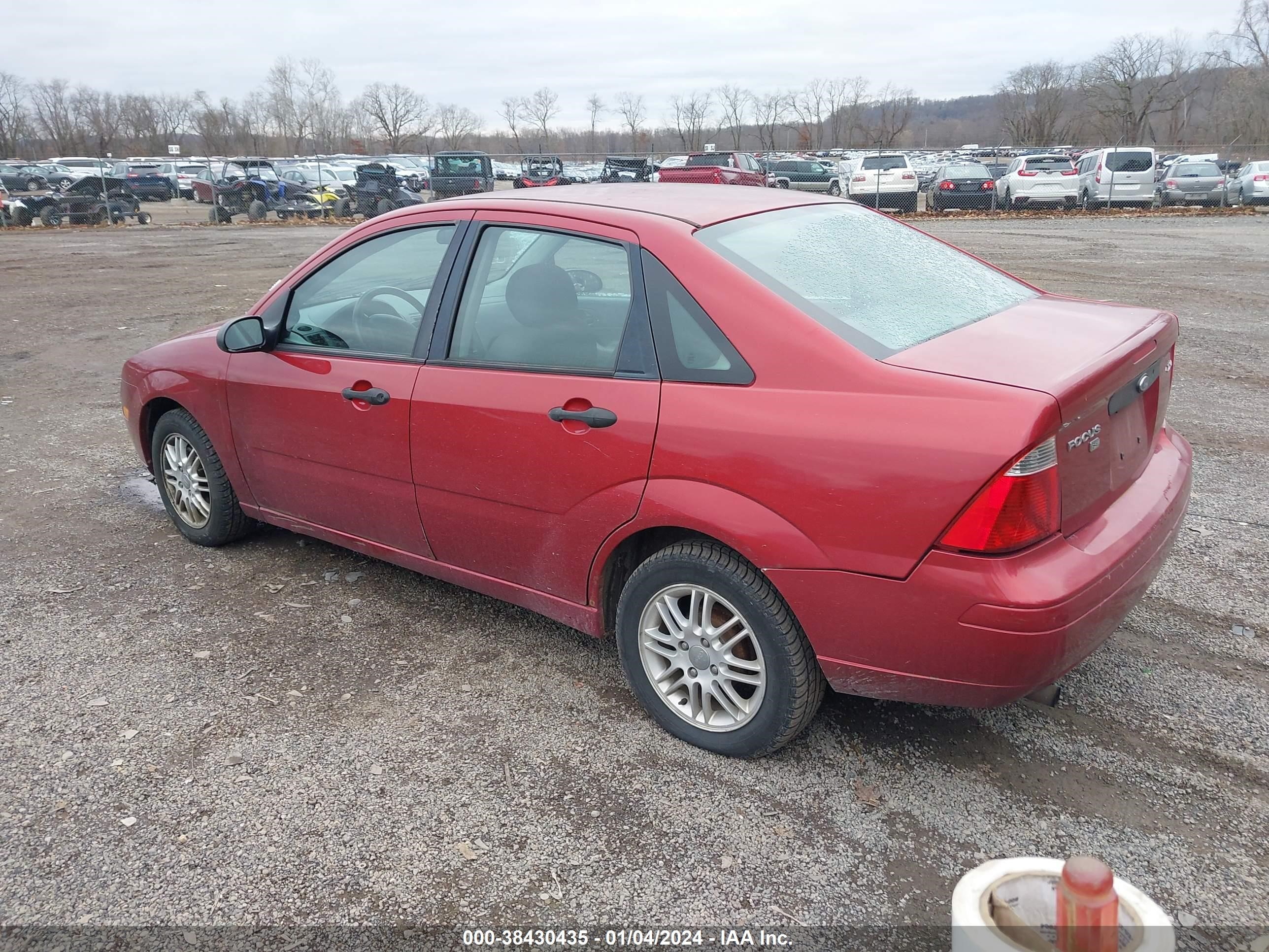 Photo 2 VIN: 1FAFP34N25W247737 - FORD FOCUS 