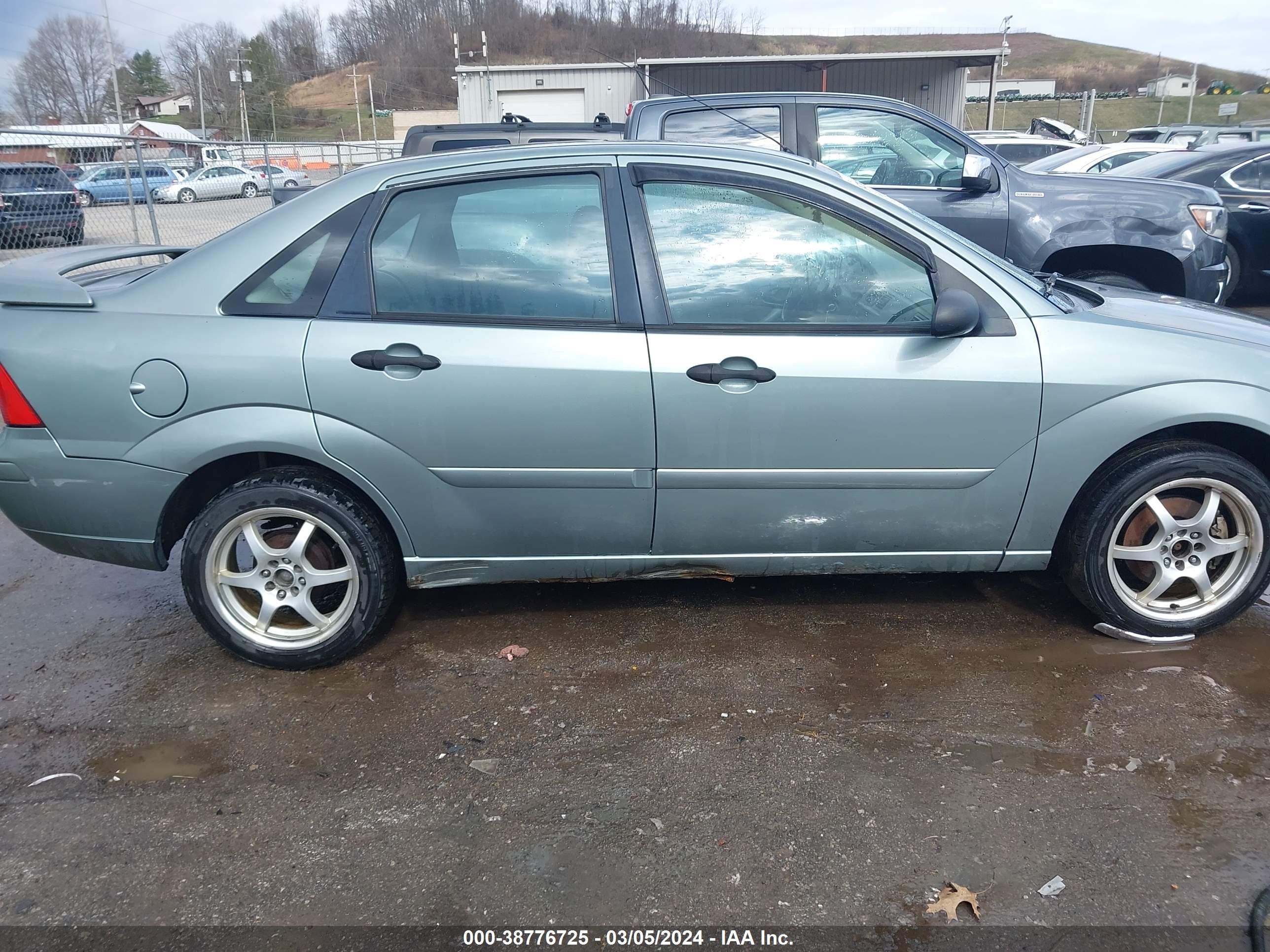 Photo 12 VIN: 1FAFP34N25W258706 - FORD FOCUS 