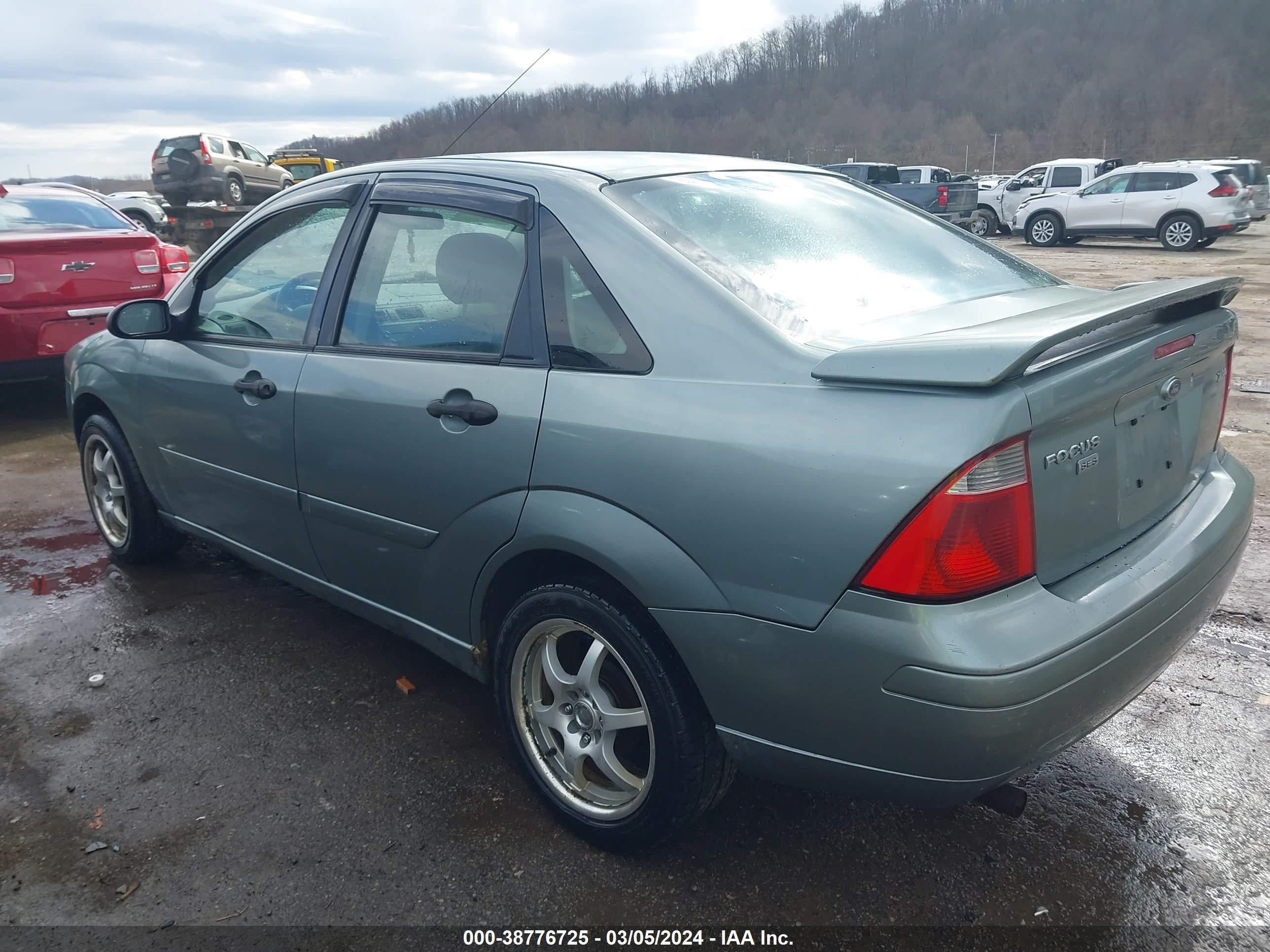 Photo 2 VIN: 1FAFP34N25W258706 - FORD FOCUS 